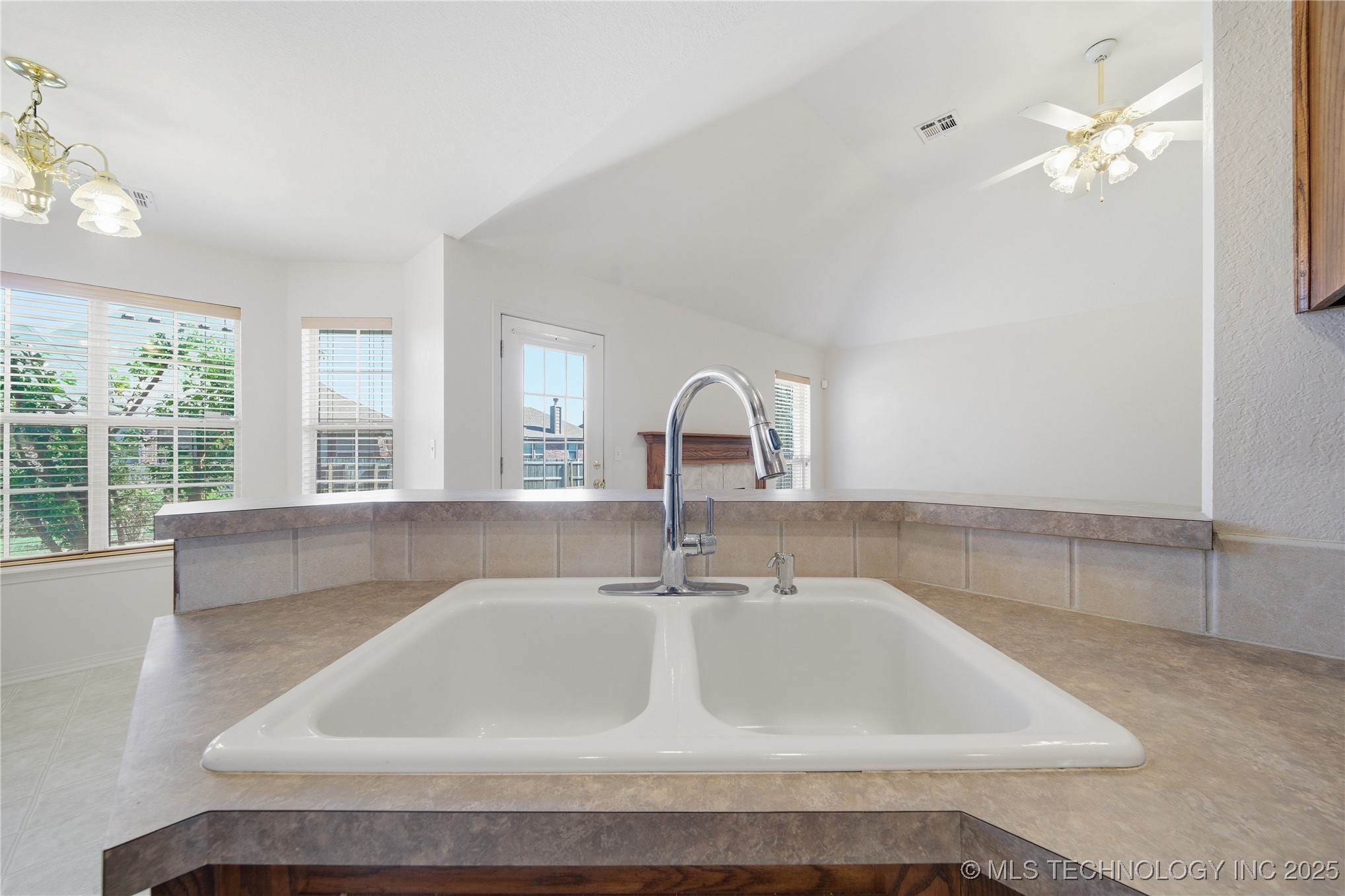 4611 S 200th East Avenue Property Photo 15