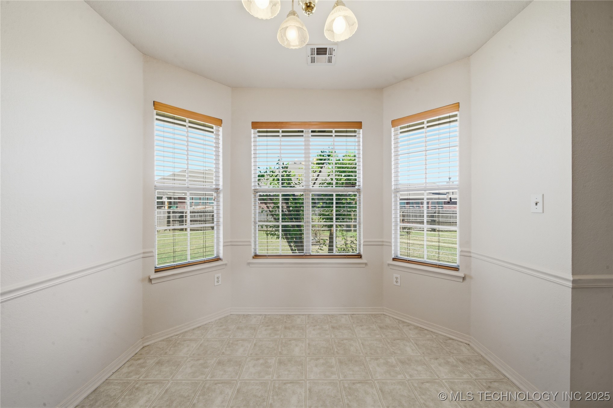 4611 S 200th East Avenue Property Photo 18