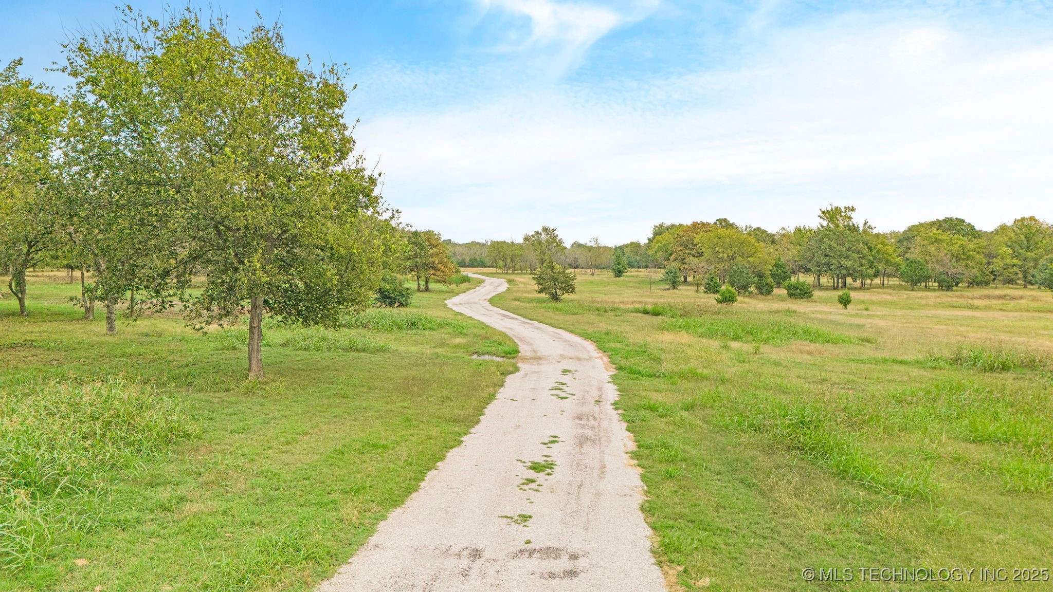 40 W 53rd Street North Property Photo 1