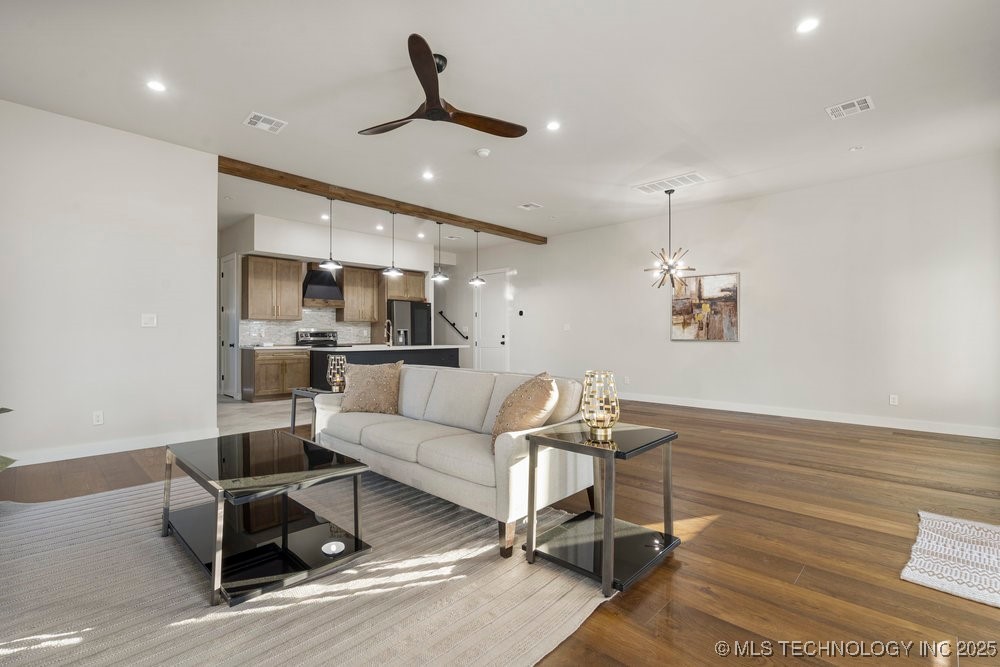 1717 W Newton Street Property Photo 5