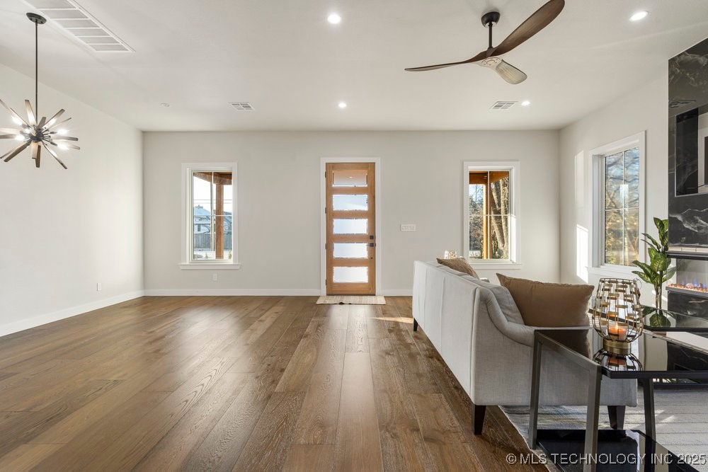 1717 W Newton Street Property Photo 9