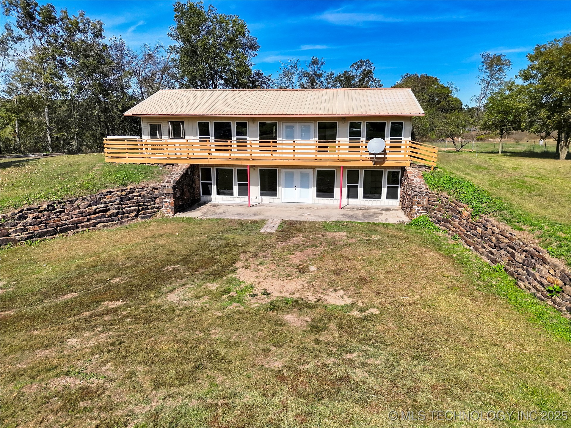 467875 Highway 62 Property Photo 2