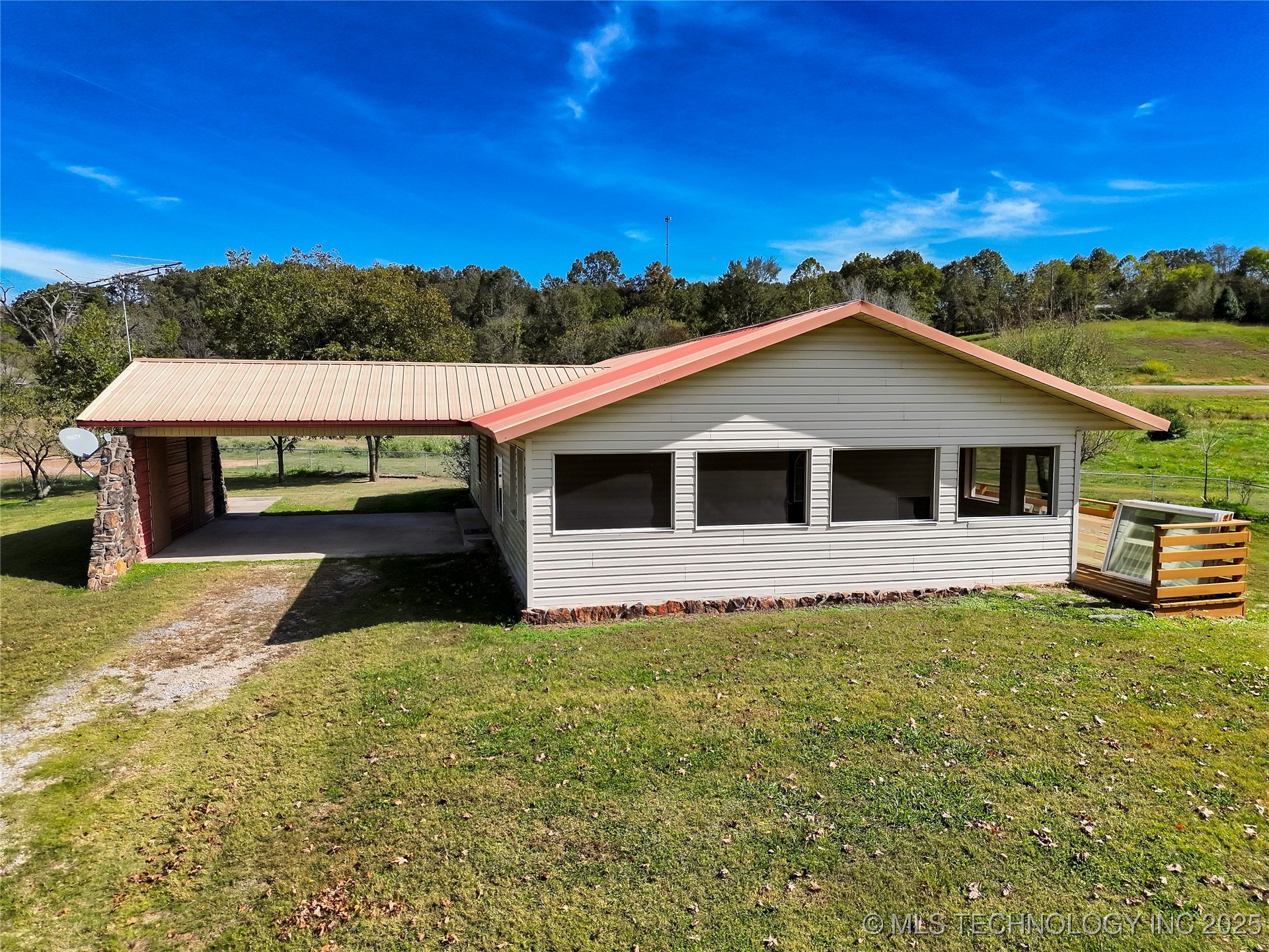 467875 Highway 62 Property Photo 4