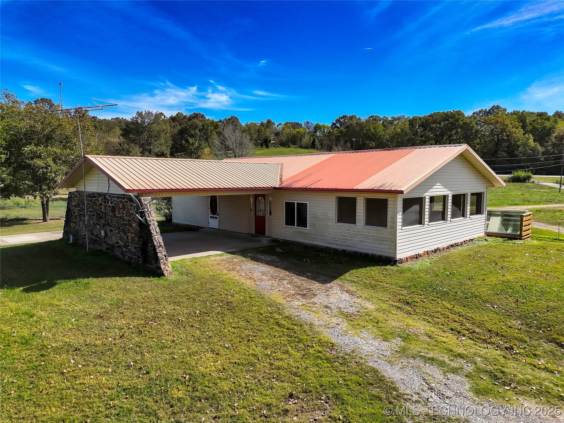 467875 Highway 62 Property Photo 6