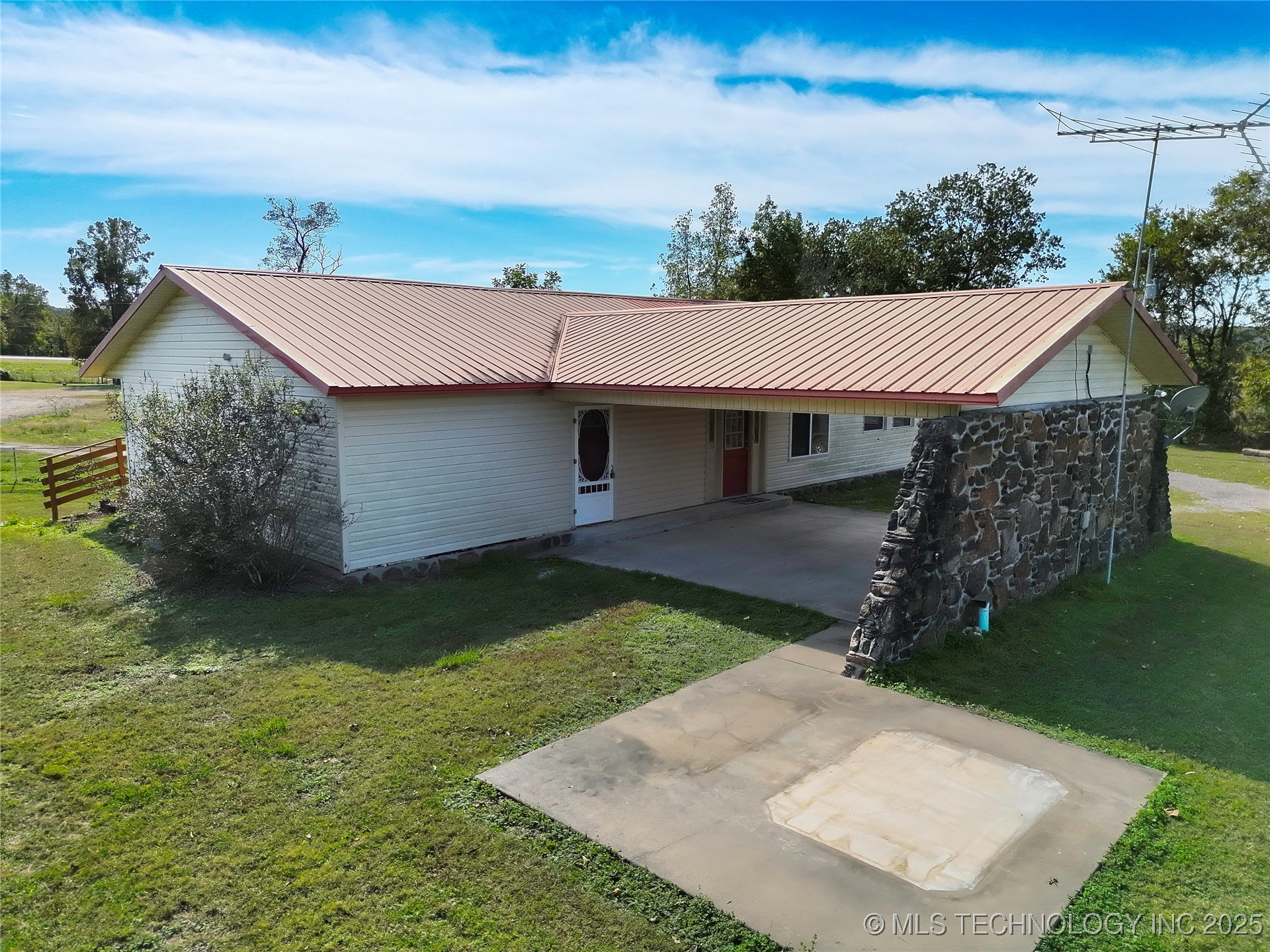 467875 Highway 62 Property Photo 7