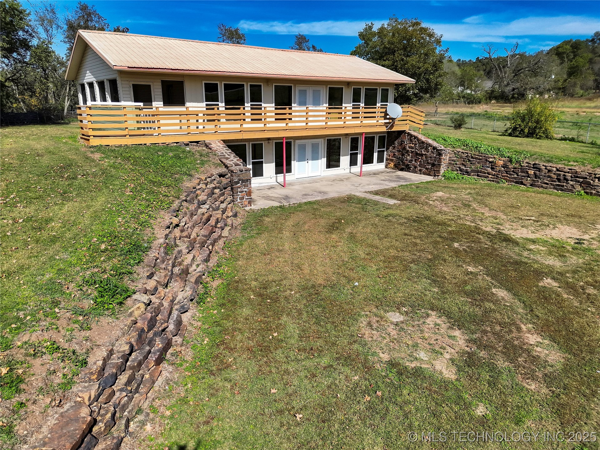 467875 Highway 62 Property Photo 8