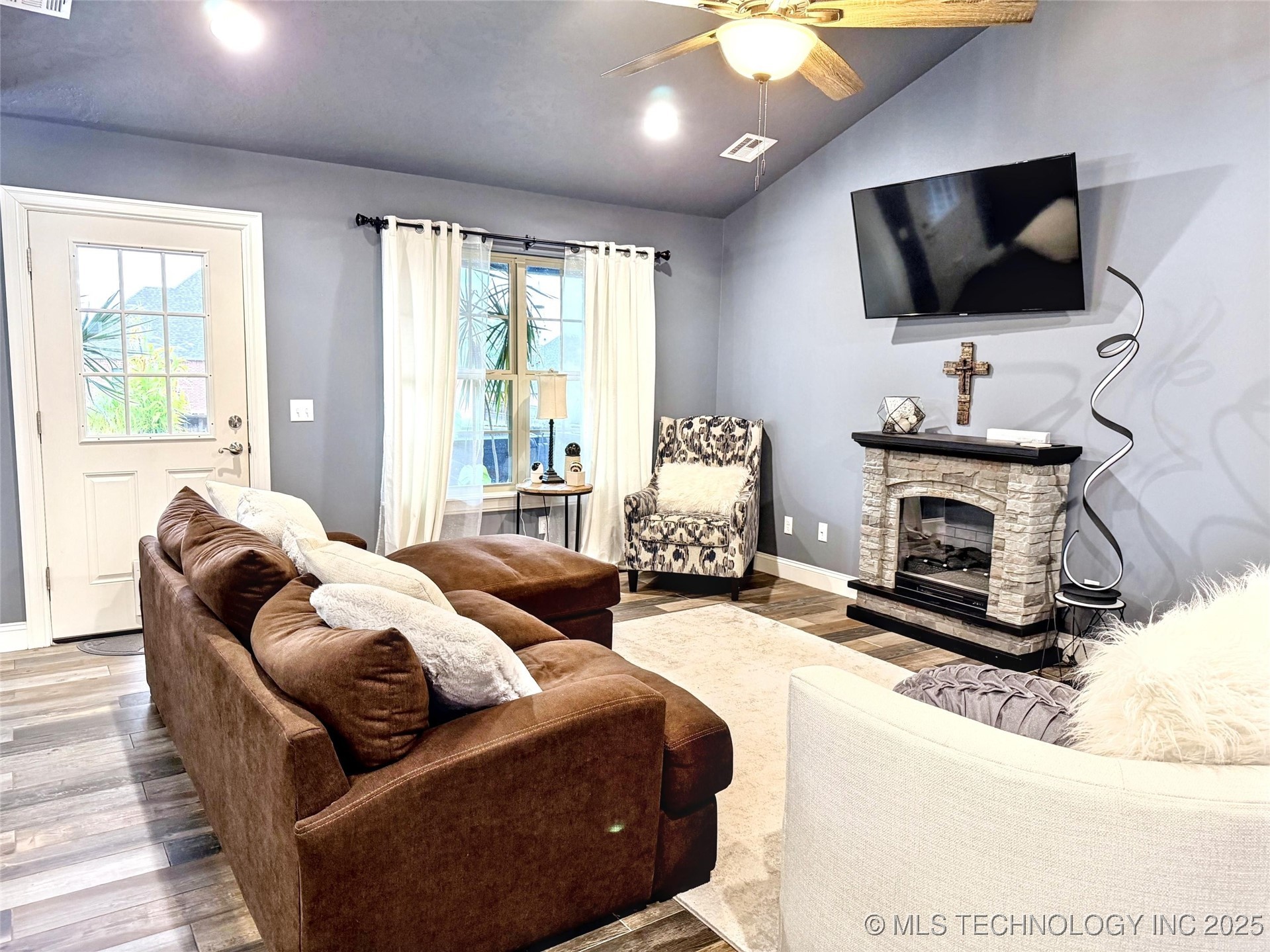 4236 Highland Drive Property Photo 3