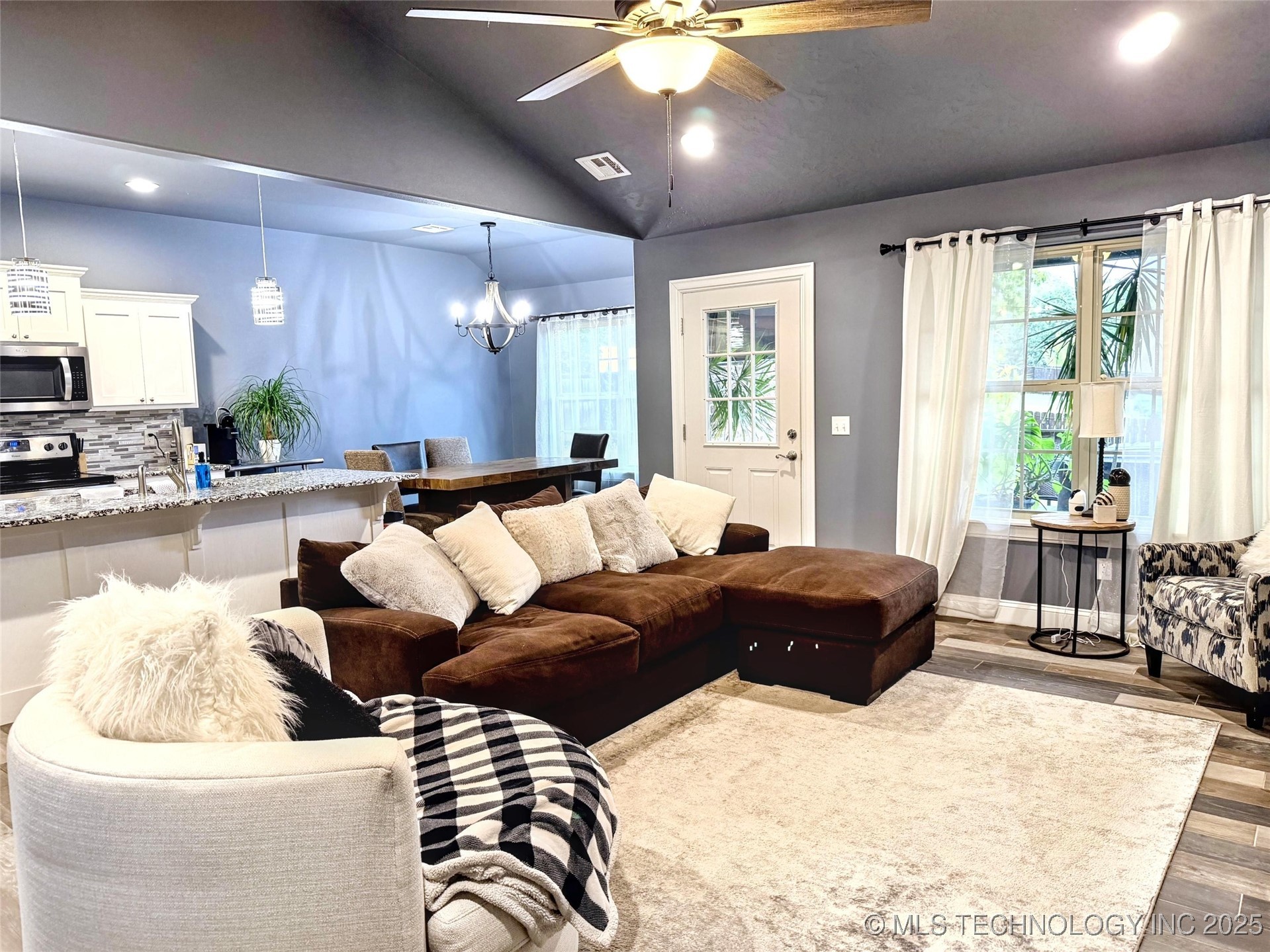 4236 Highland Drive Property Photo 4