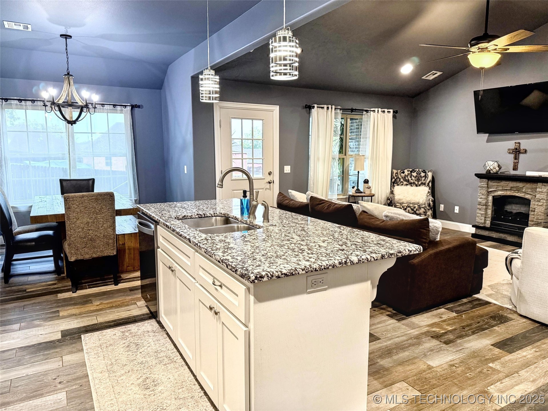 4236 Highland Drive Property Photo 8