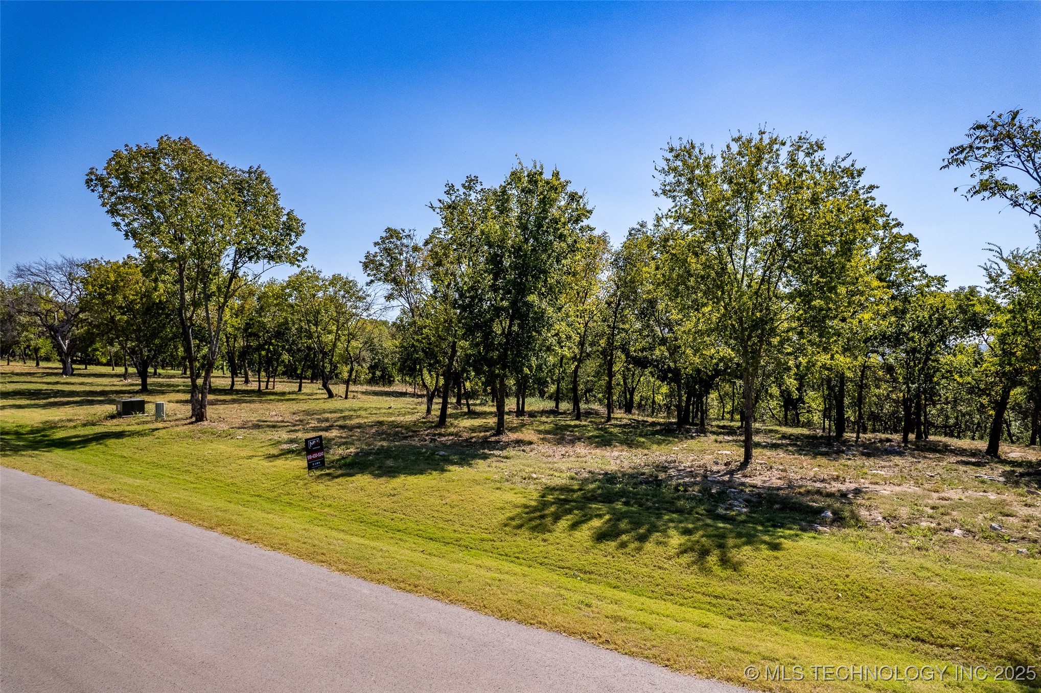 5865 N Eagle Road Property Photo 3