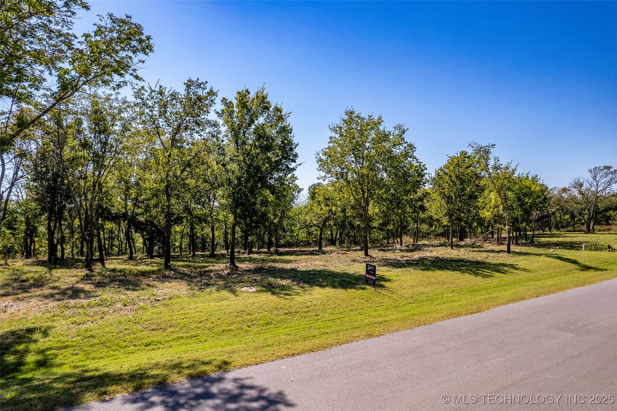 5865 N Eagle Road Property Photo 4