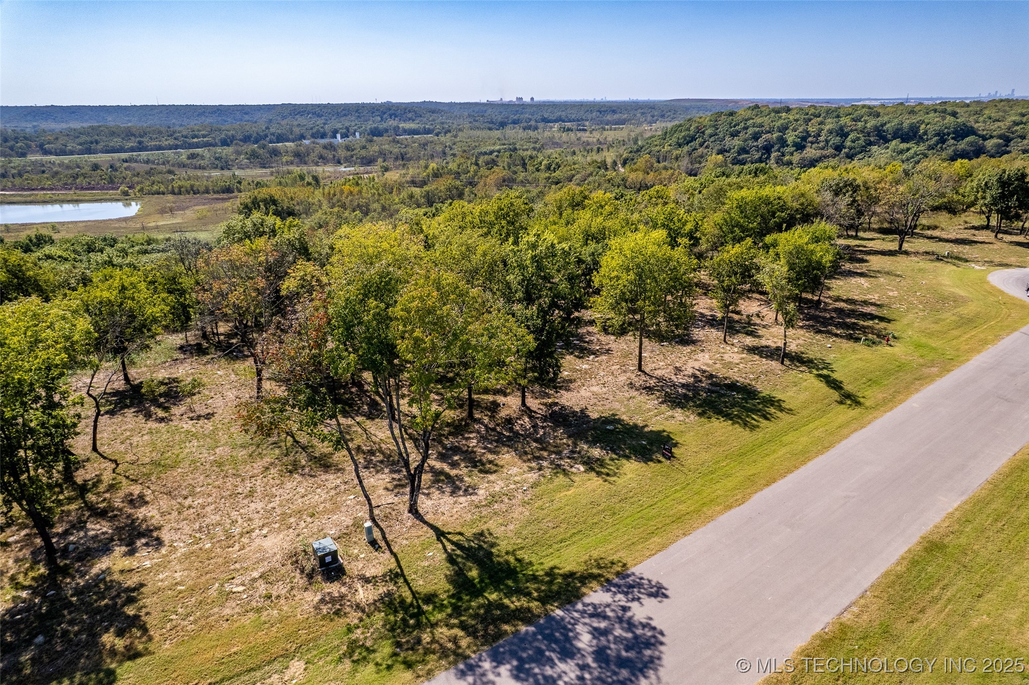 5865 N Eagle Road Property Photo 5