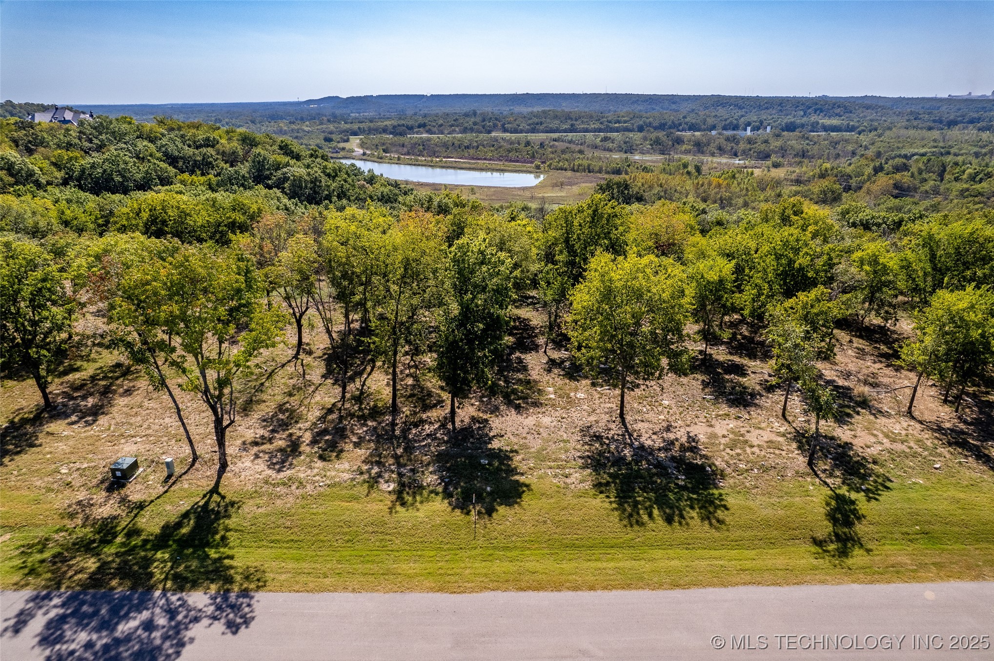 5865 N Eagle Road Property Photo 6