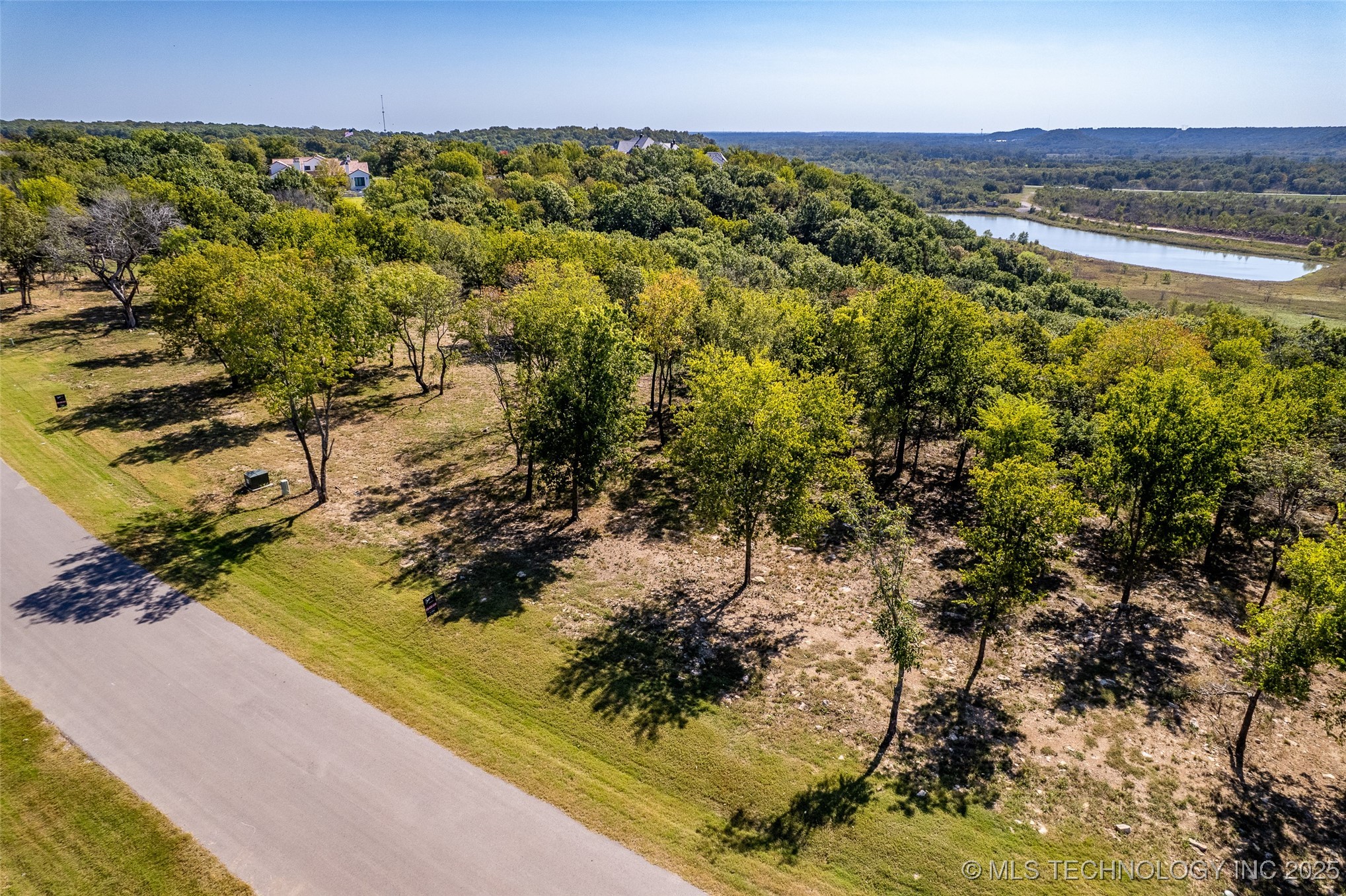 5865 N Eagle Road Property Photo 7