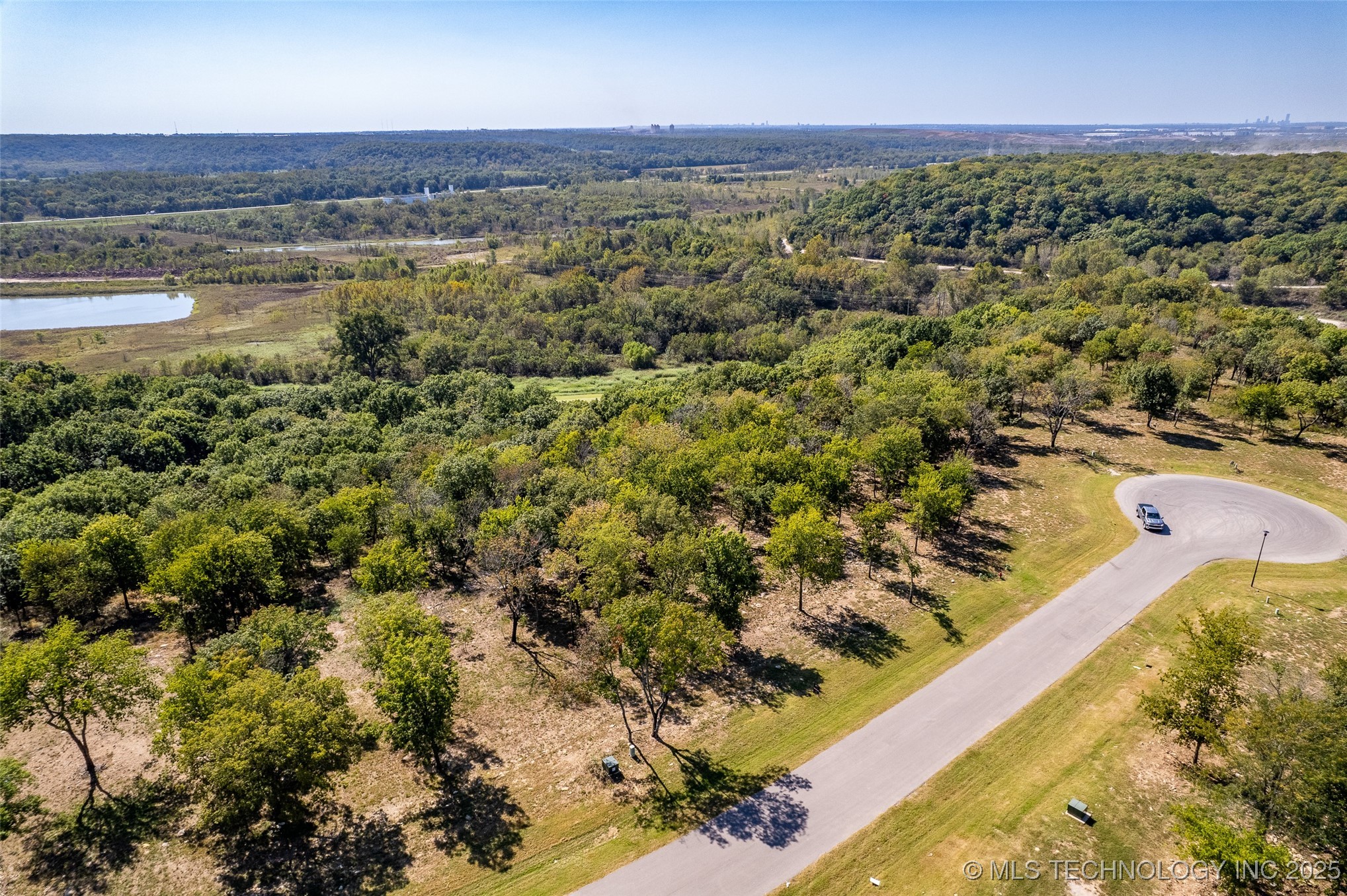5865 N Eagle Road Property Photo 9