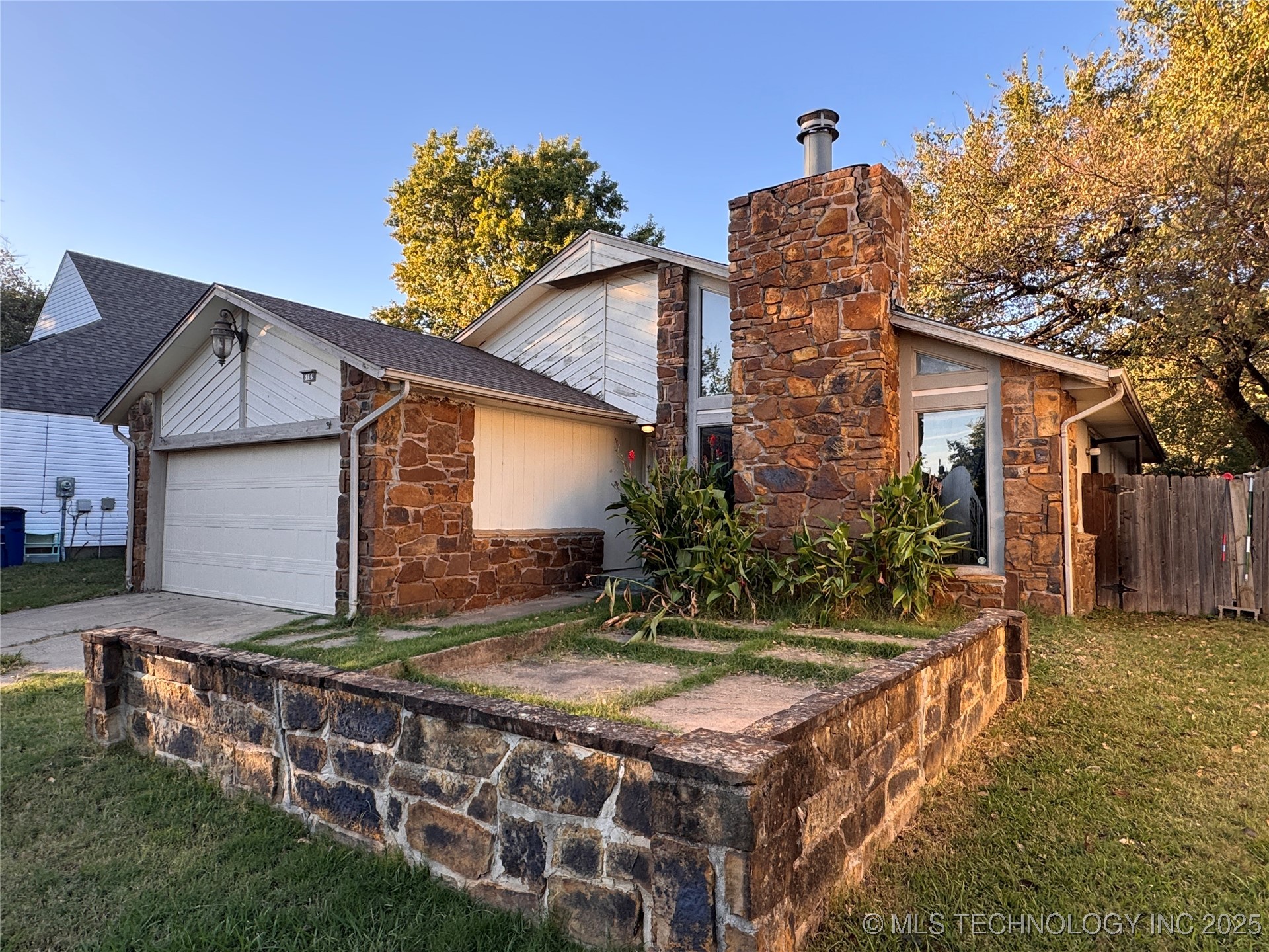 6109 E 91st Place Property Photo 2