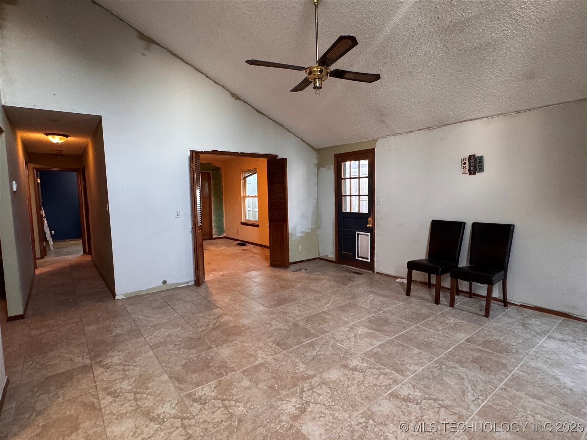 6109 E 91st Place Property Photo 3