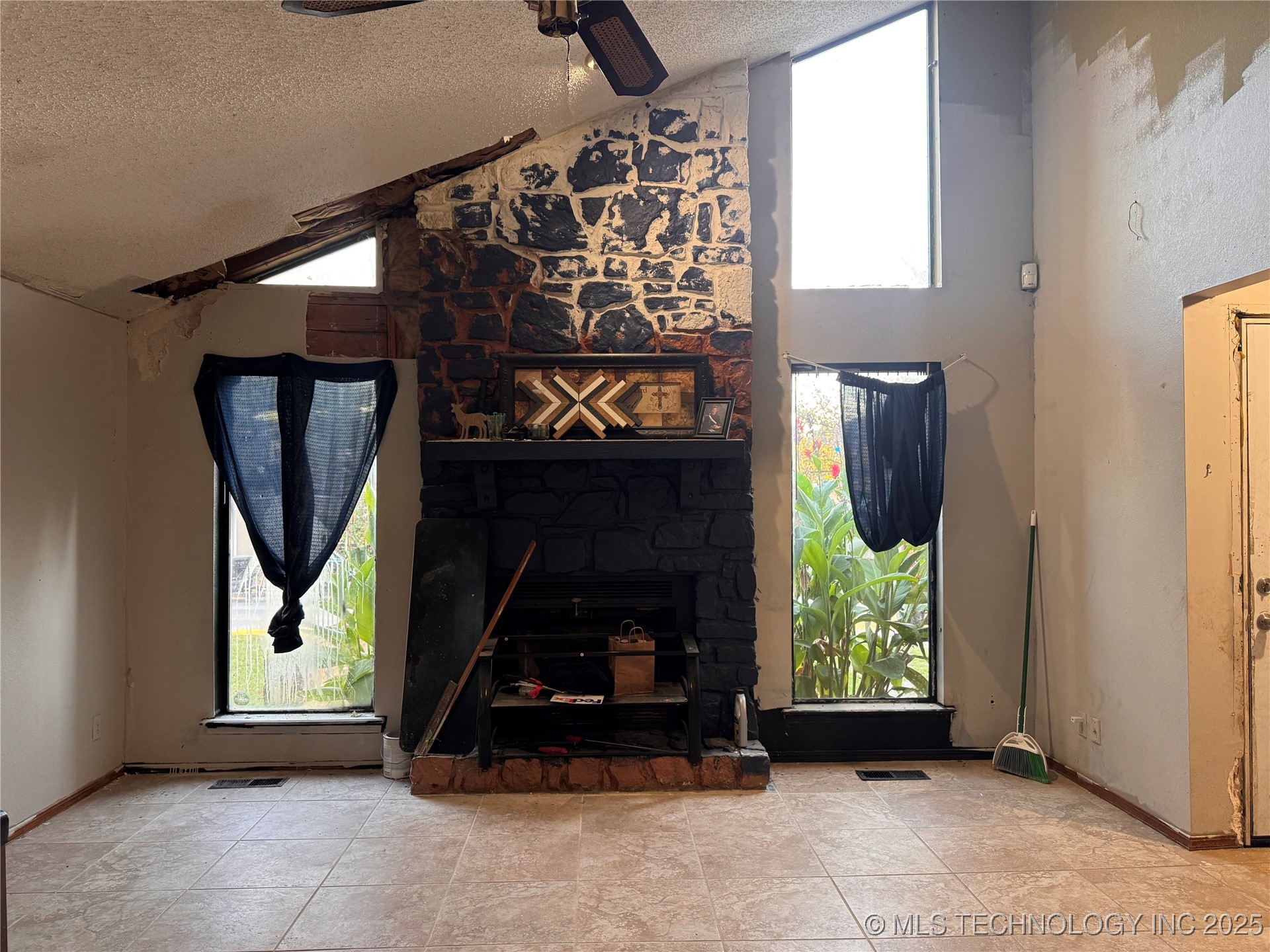 6109 E 91st Place Property Photo 4