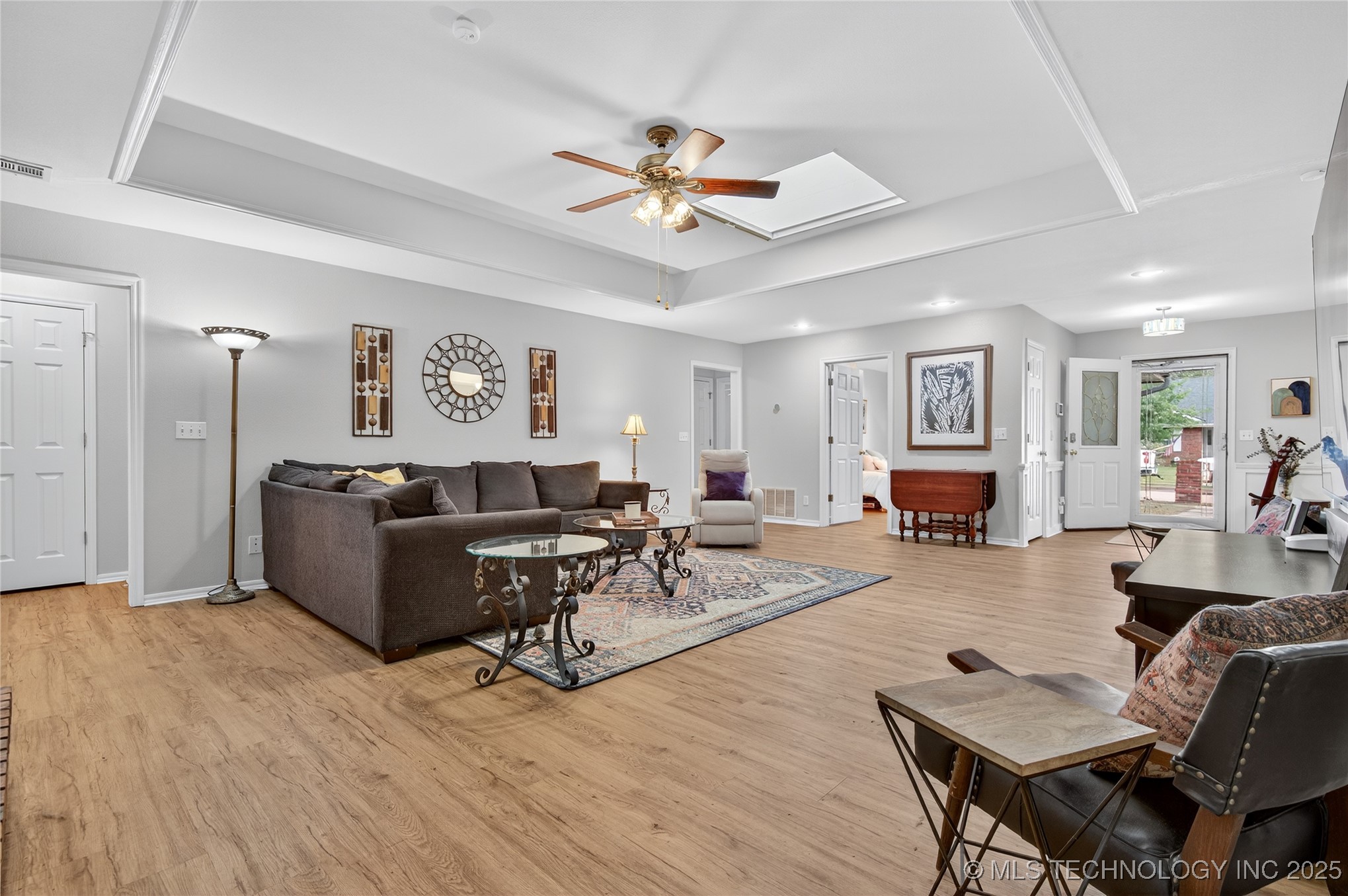 1935 Putnam Drive Property Photo 4