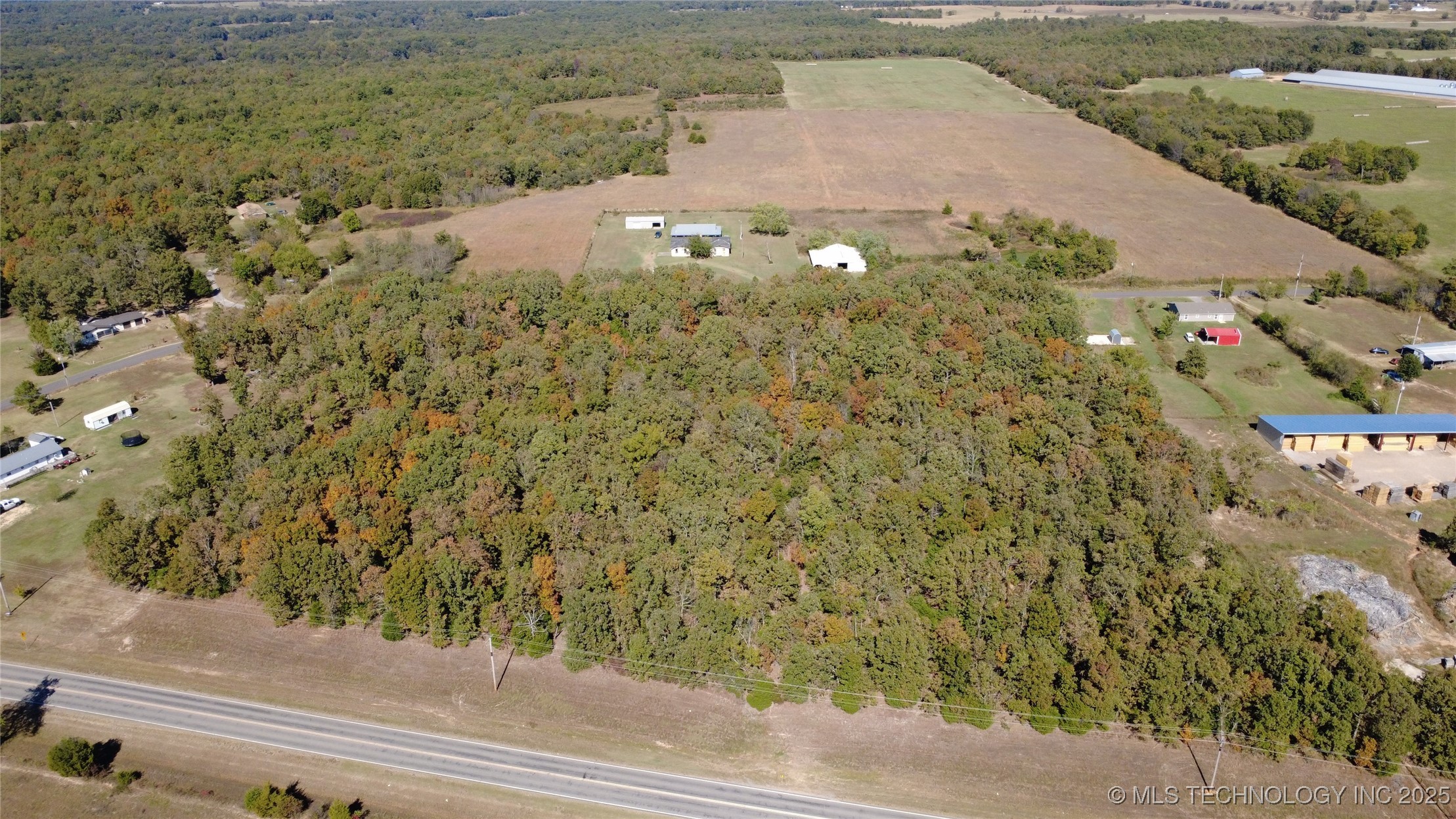 461685 E 770 Road Property Photo 6