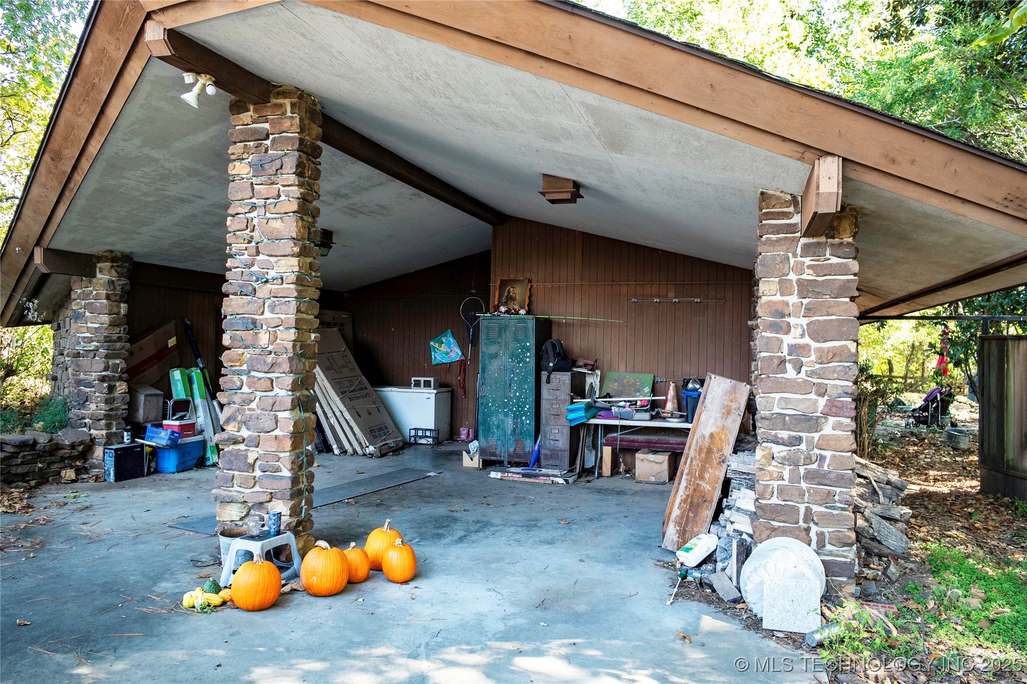 2544664 Property Photo 3