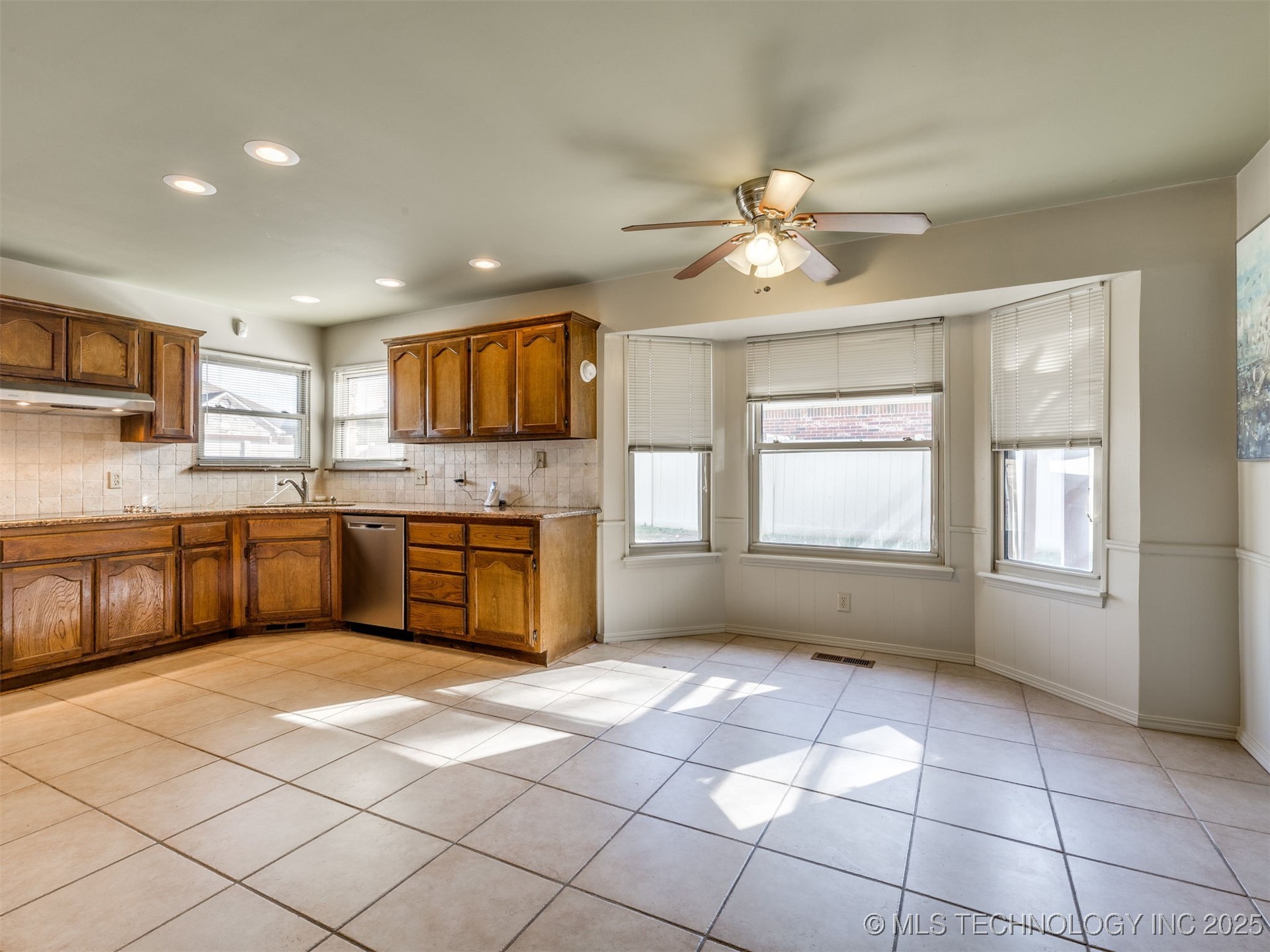 3405 E Louisville Street Property Photo 9