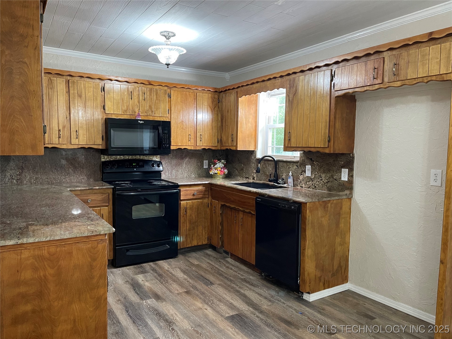 422 N Forest Street Property Photo 3