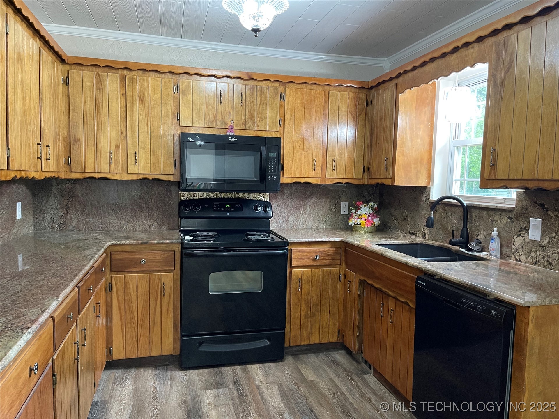 422 N Forest Street Property Photo 4