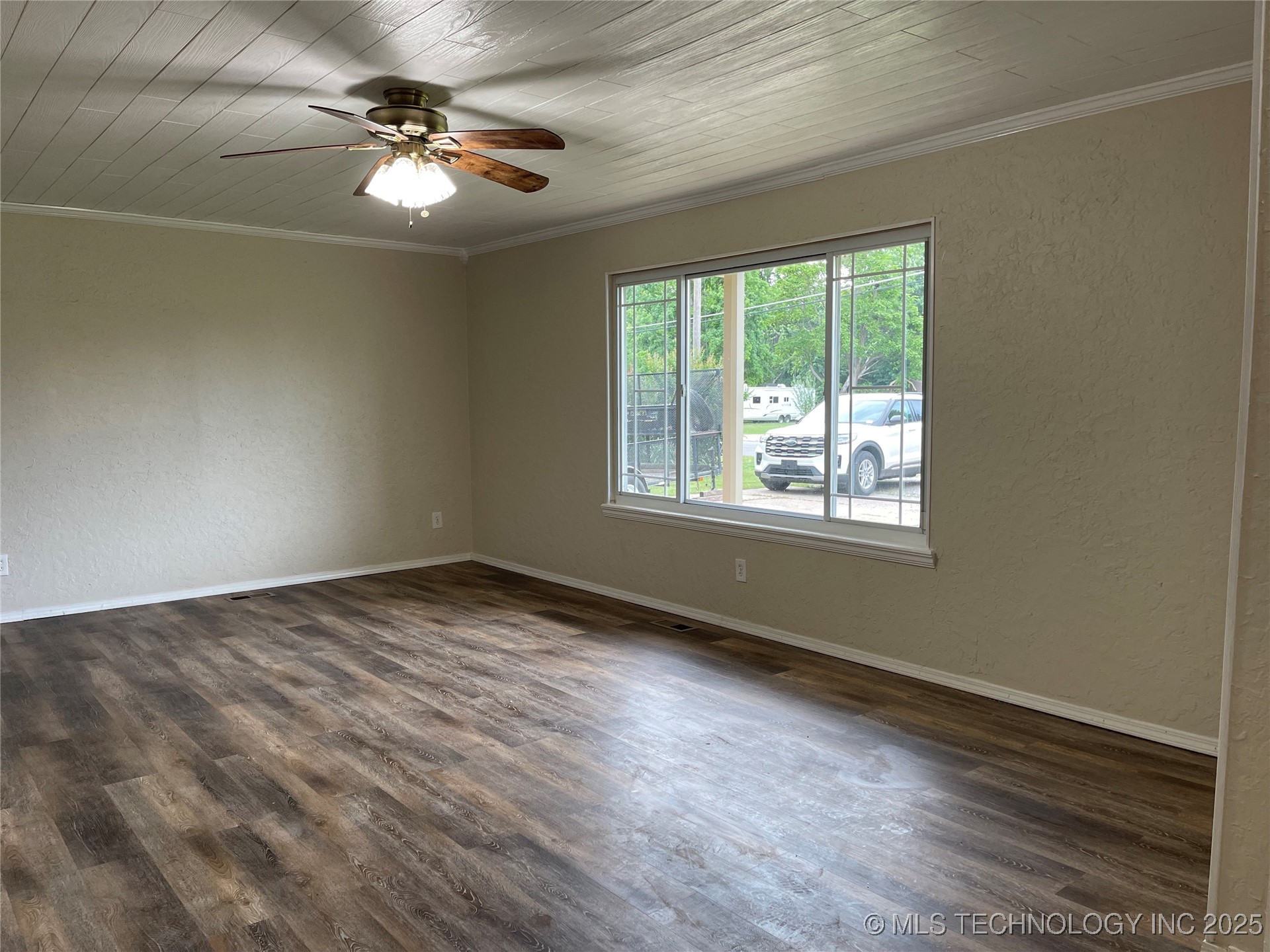 422 N Forest Street Property Photo 6