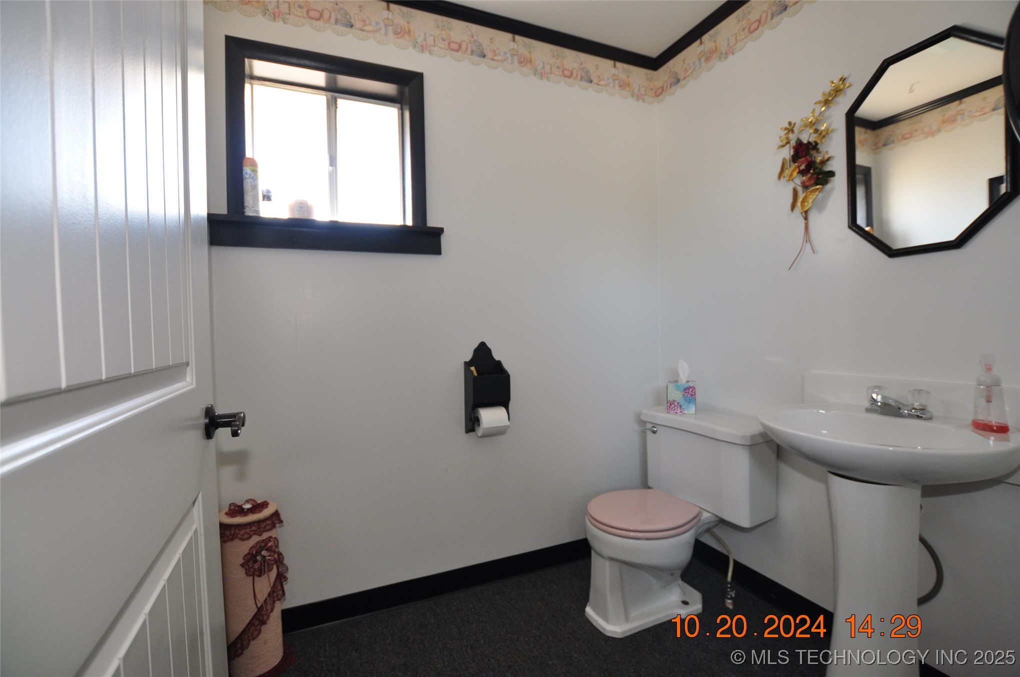 15890 E Pine Street Property Photo 8