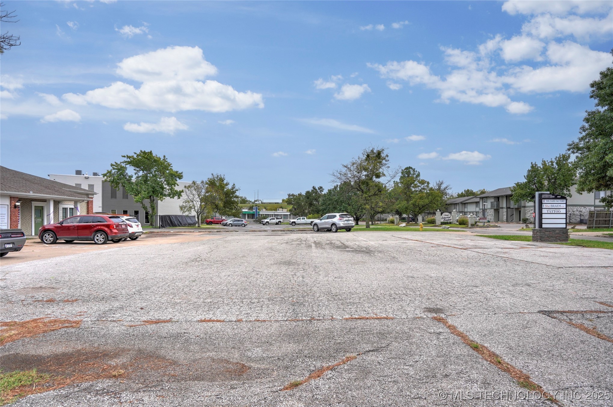 3227 S Lakewood Avenue Property Photo 3