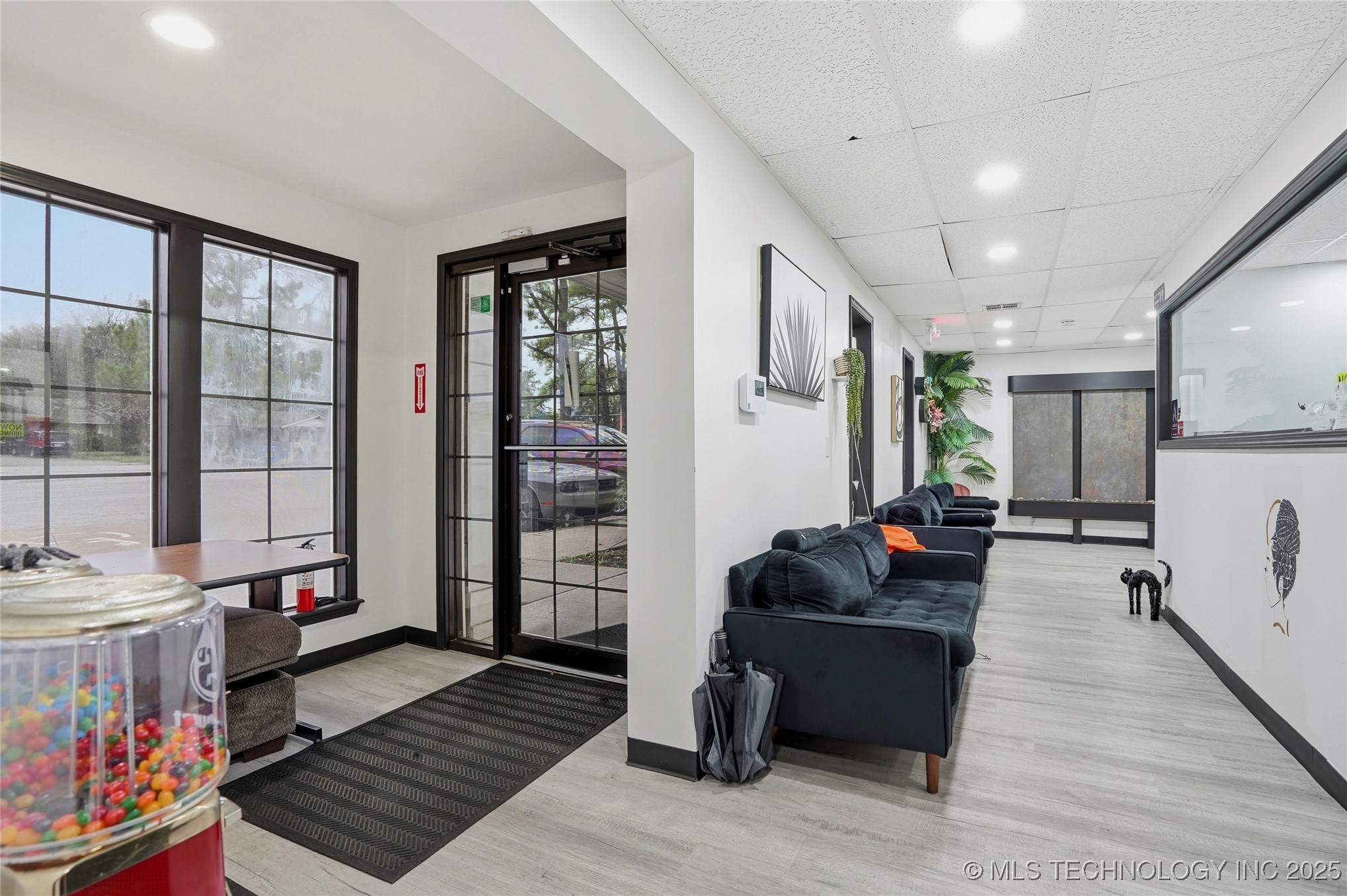 3227 S Lakewood Avenue Property Photo 4