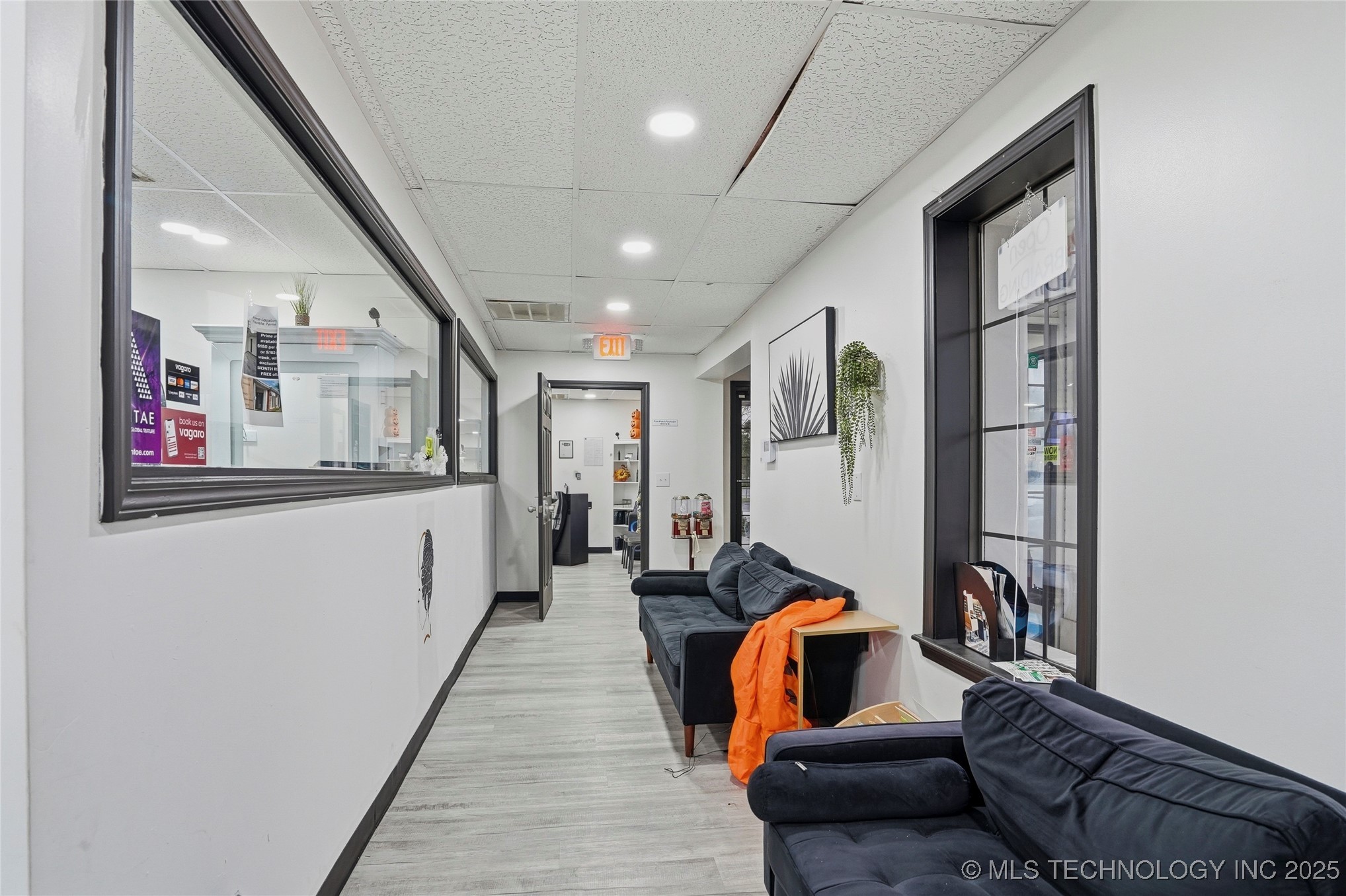 3227 S Lakewood Avenue Property Photo 5