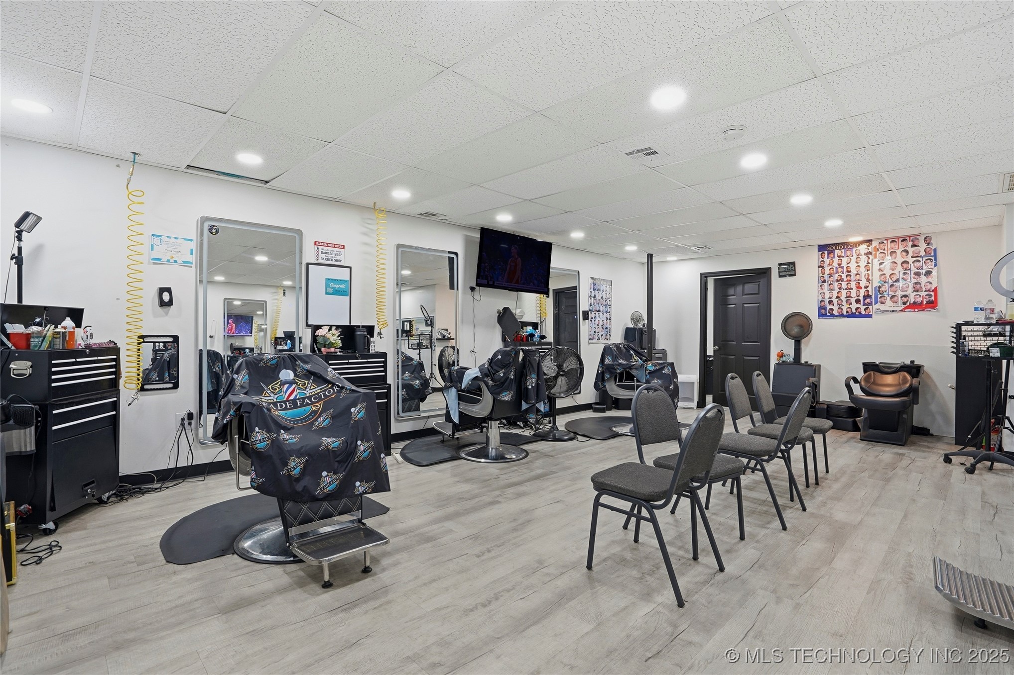 3227 S Lakewood Avenue Property Photo 6