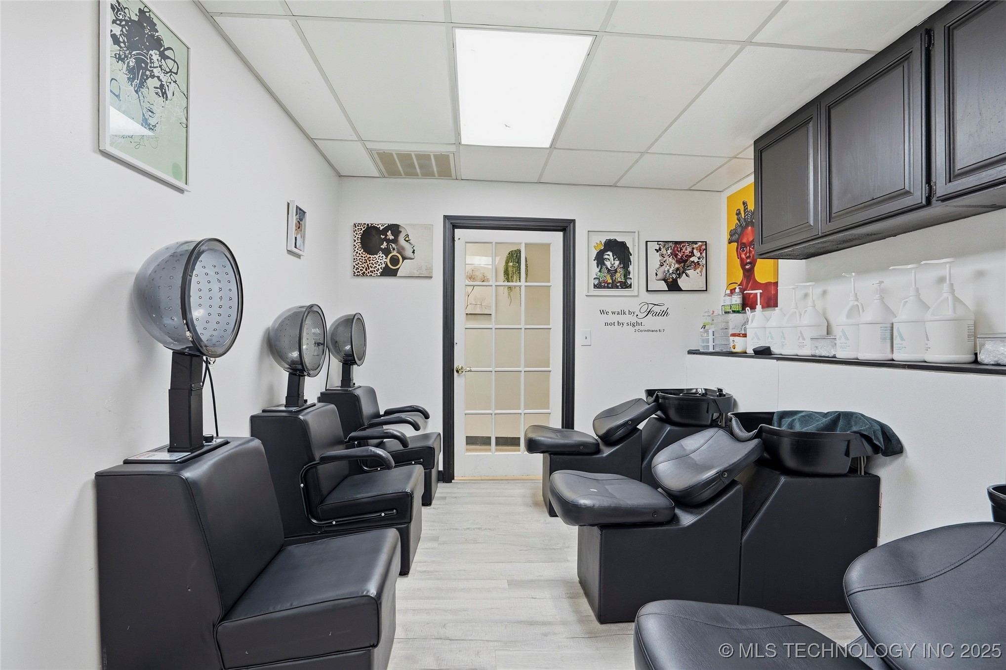 3227 S Lakewood Avenue Property Photo 8