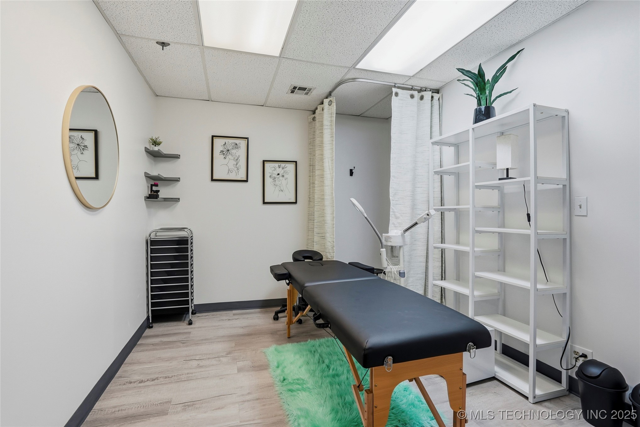 3227 S Lakewood Avenue Property Photo 20