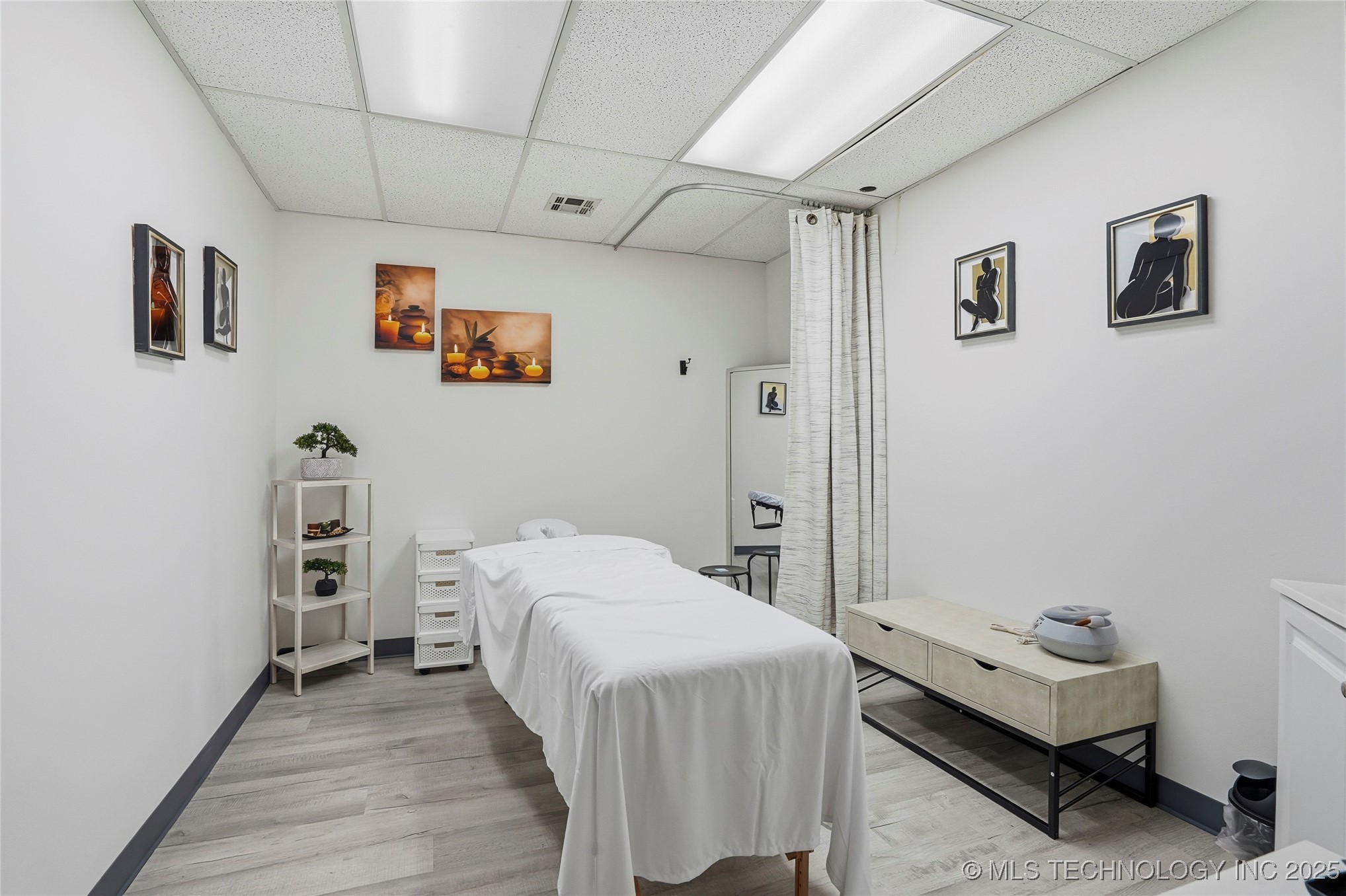 3227 S Lakewood Avenue Property Photo 21