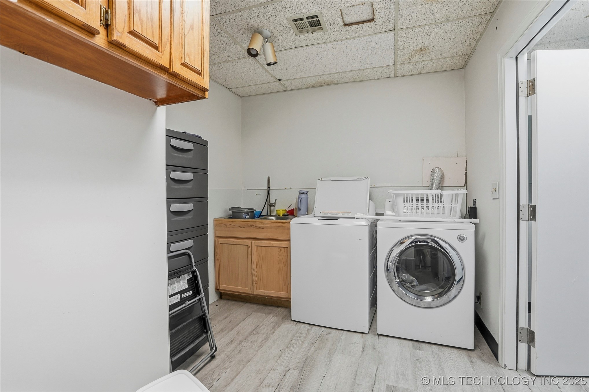 3227 S Lakewood Avenue Property Photo 33