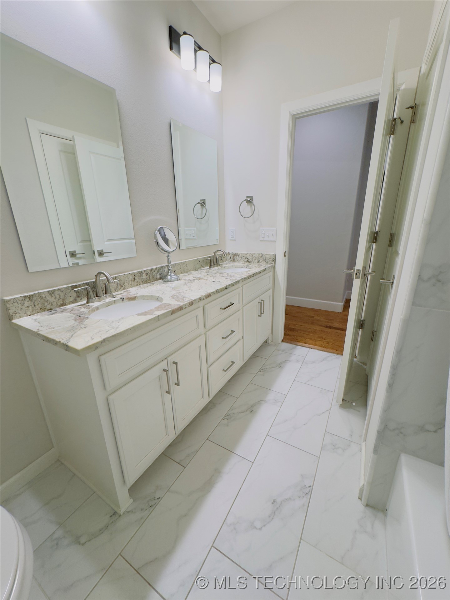 12419 S 102nd East Avenue Property Photo 18