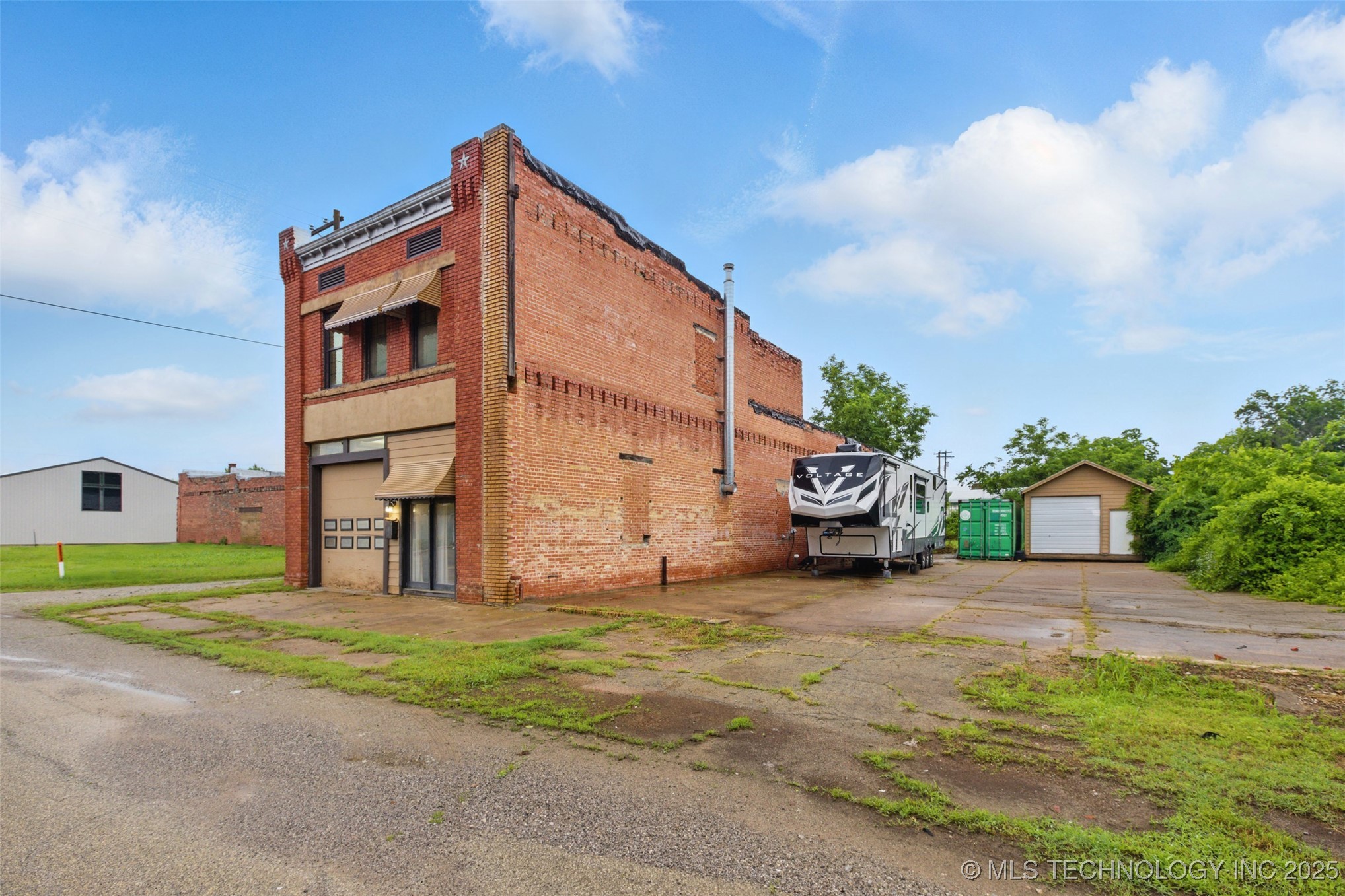 111 E Broadway Avenue Property Photo 4