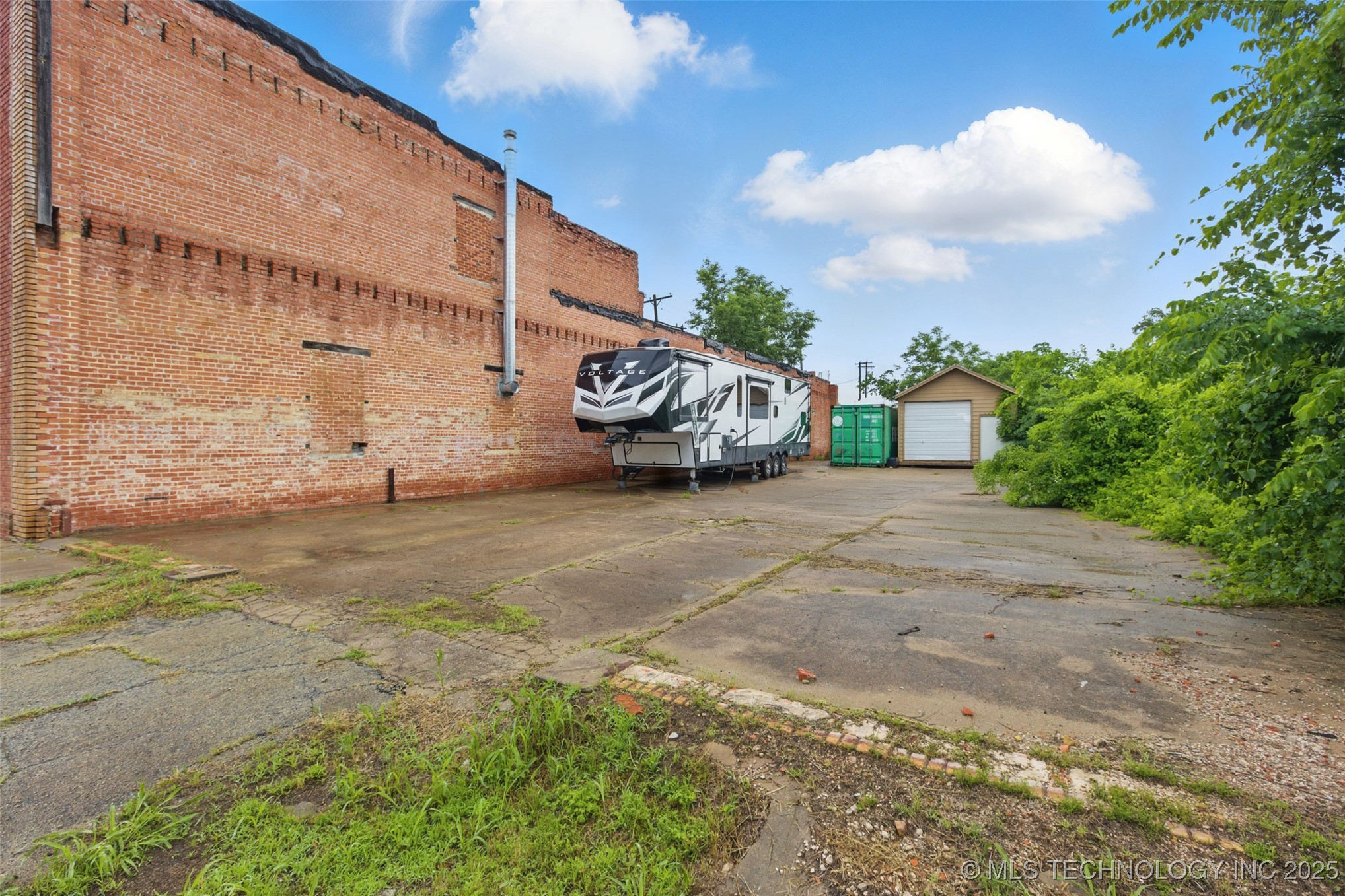 111 E Broadway Avenue Property Photo 6