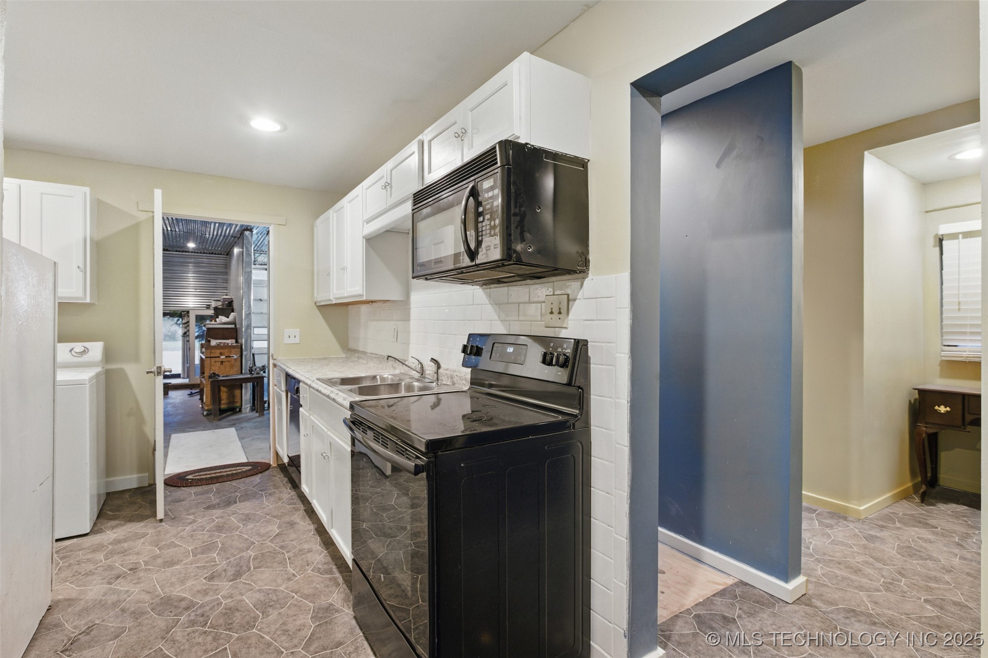 111 E Broadway Avenue Property Photo 15