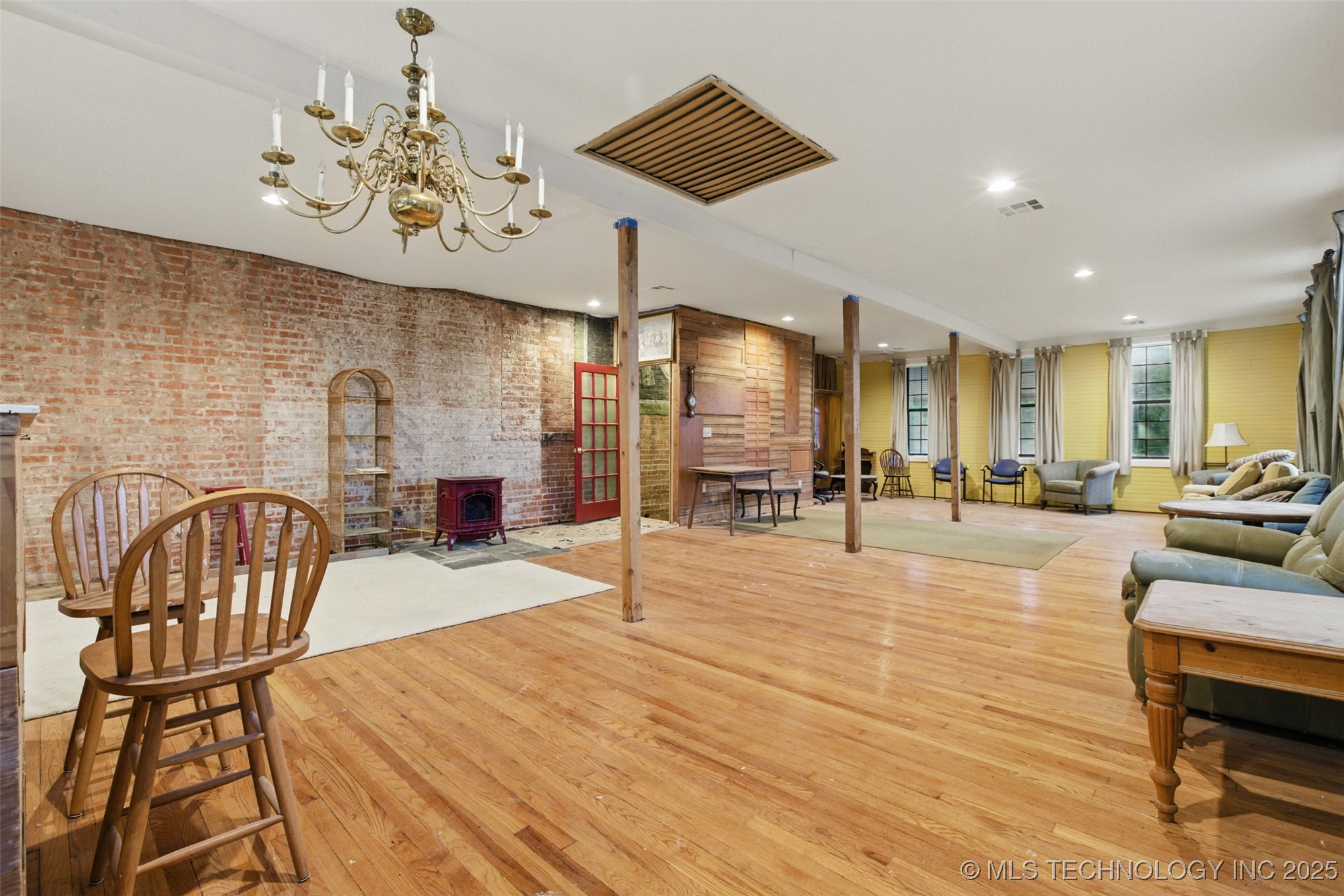 111 E Broadway Avenue Property Photo 21