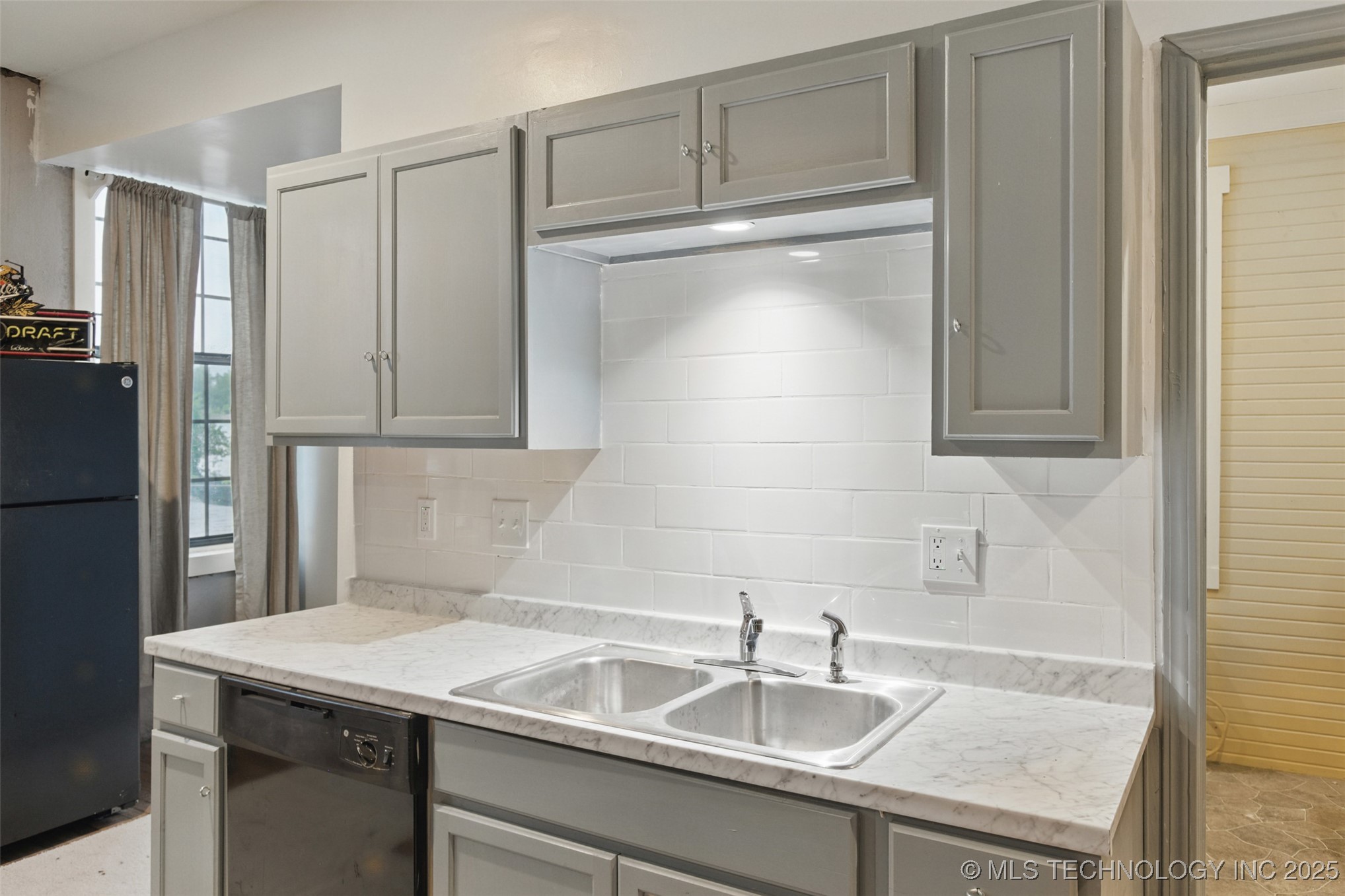 111 E Broadway Avenue Property Photo 26