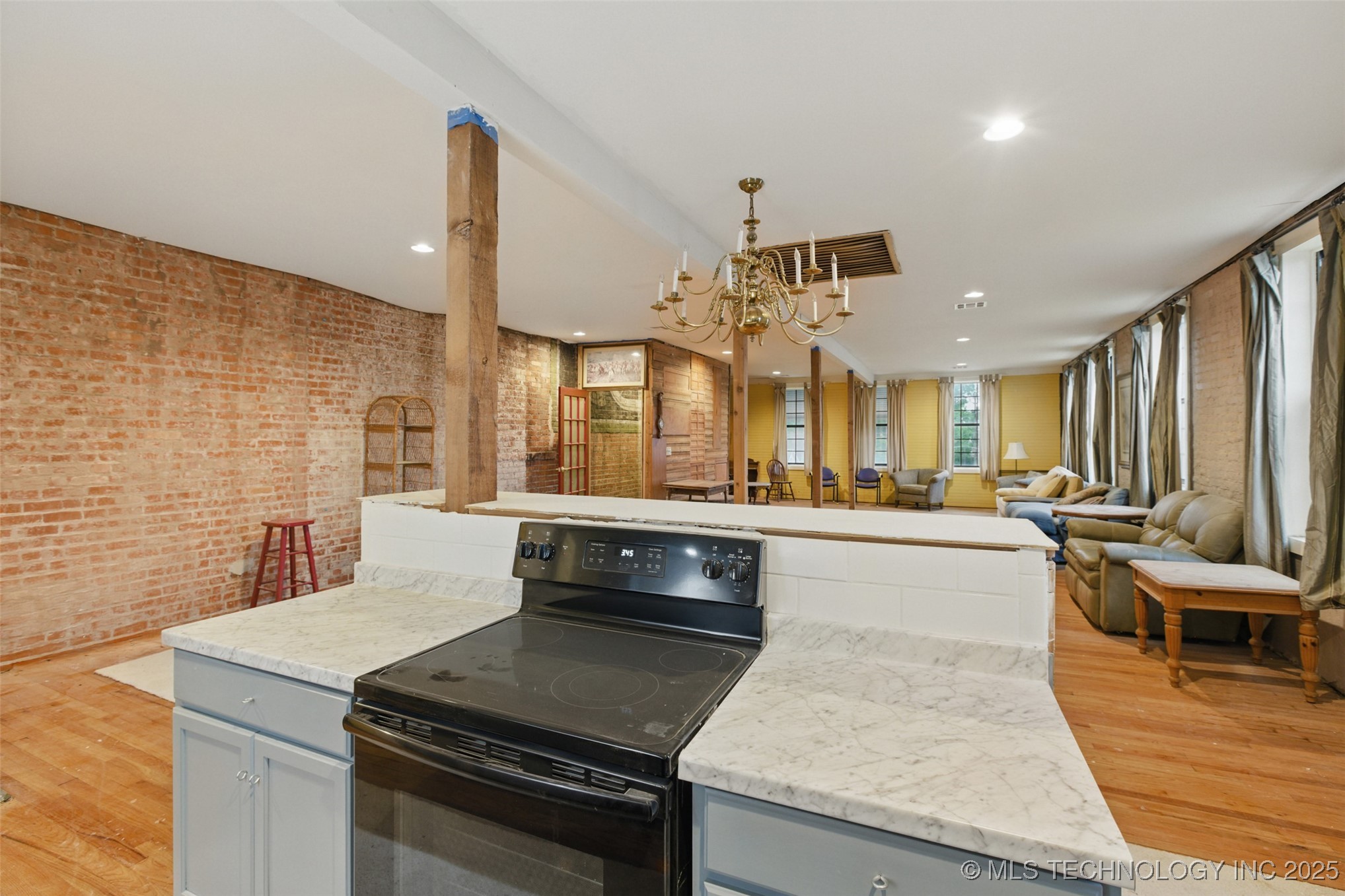 111 E Broadway Avenue Property Photo 27