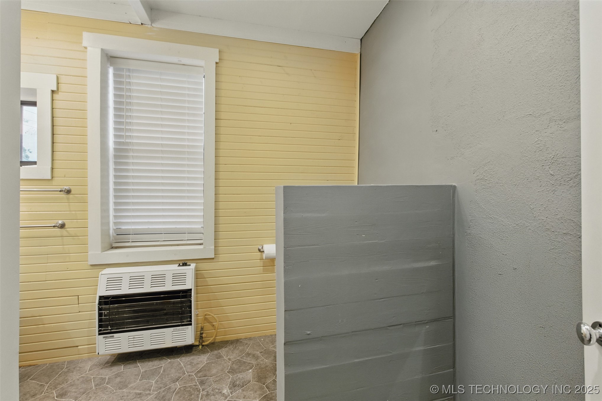 111 E Broadway Avenue Property Photo 28