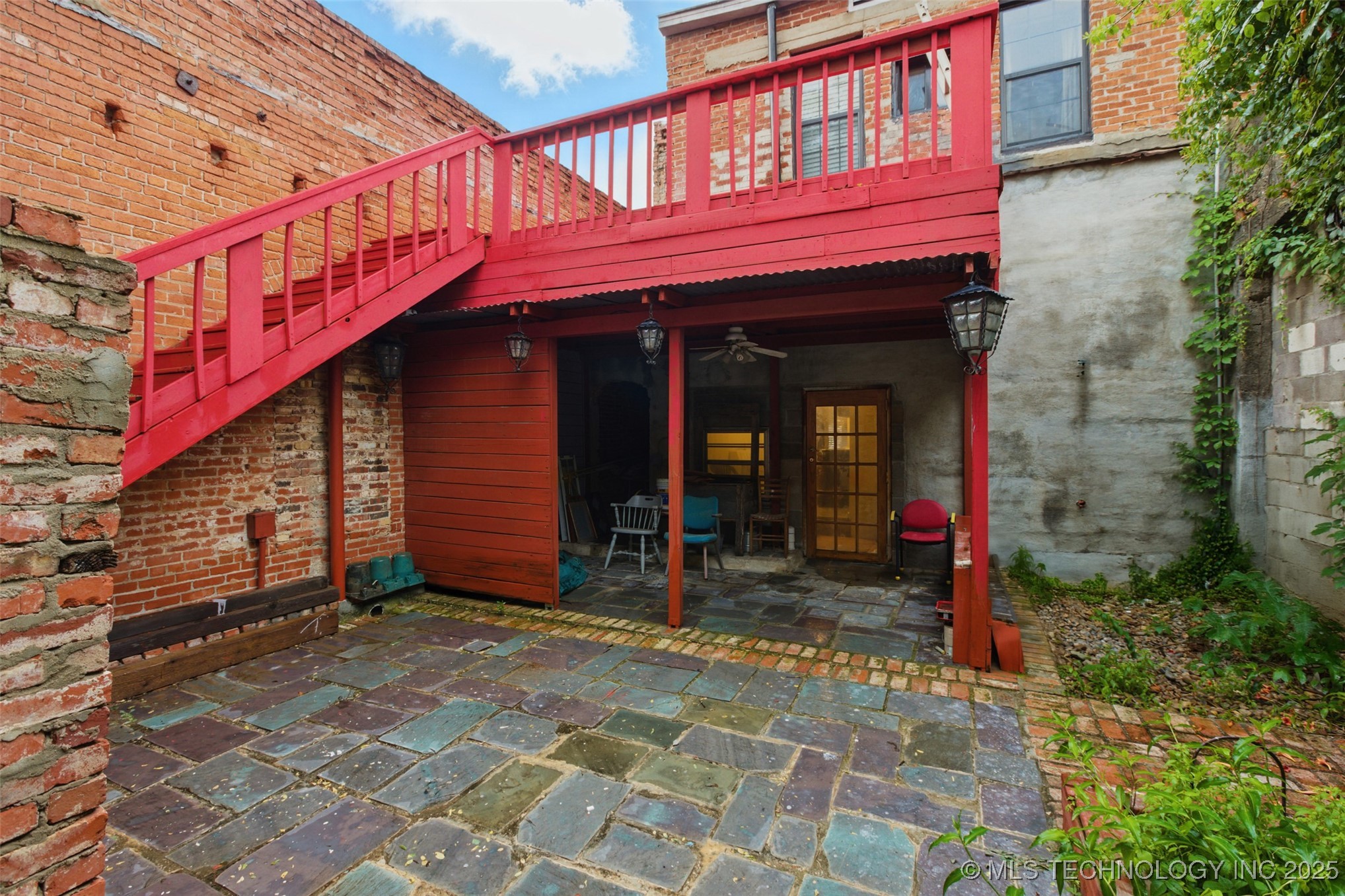 111 E Broadway Avenue Property Photo 32