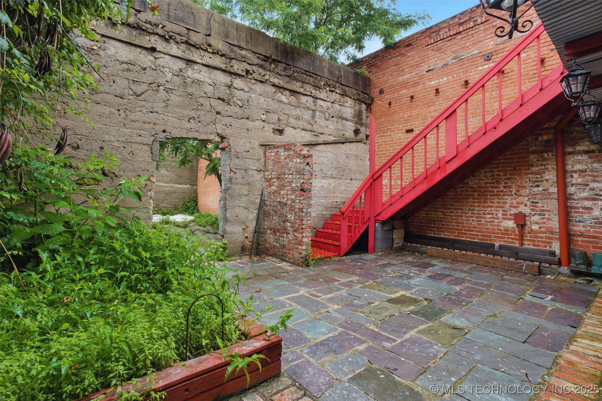 111 E Broadway Avenue Property Photo 33