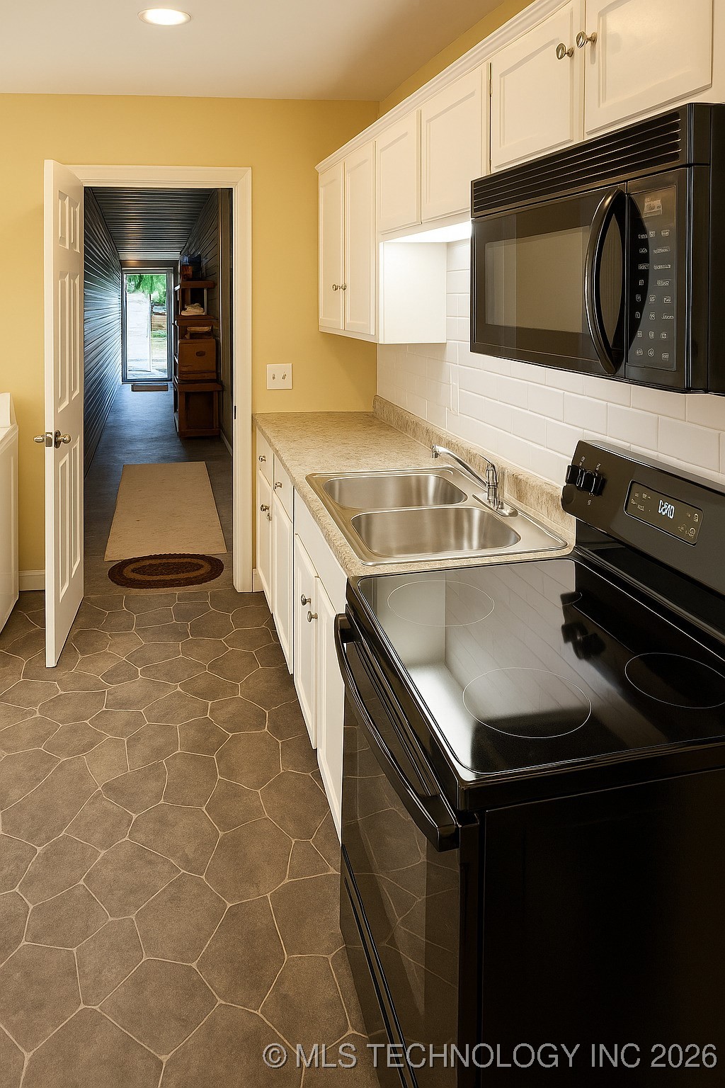 111 E Broadway Avenue Property Photo 36