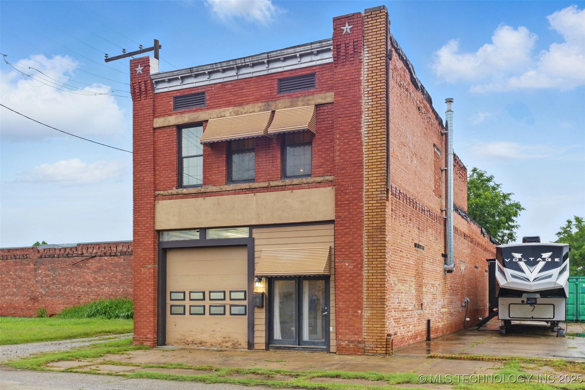 111 E Broadway Avenue Property Photo 3